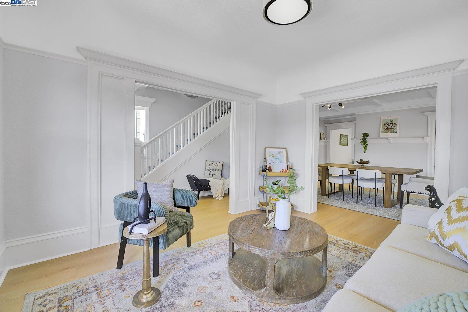 Detail Gallery Image 2 of 43 For 3034 Martin Luther King Jr Way, Oakland,  CA 94609 - 3 Beds | 2 Baths