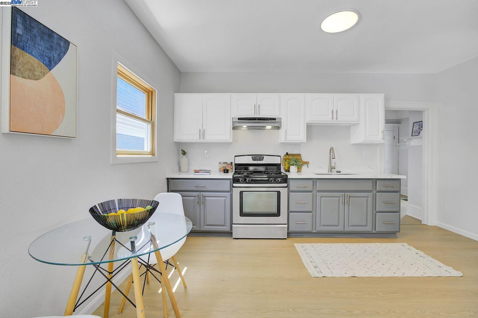 Detail Gallery Image 14 of 43 For 3034 Martin Luther King Jr Way, Oakland,  CA 94609 - 3 Beds | 2 Baths