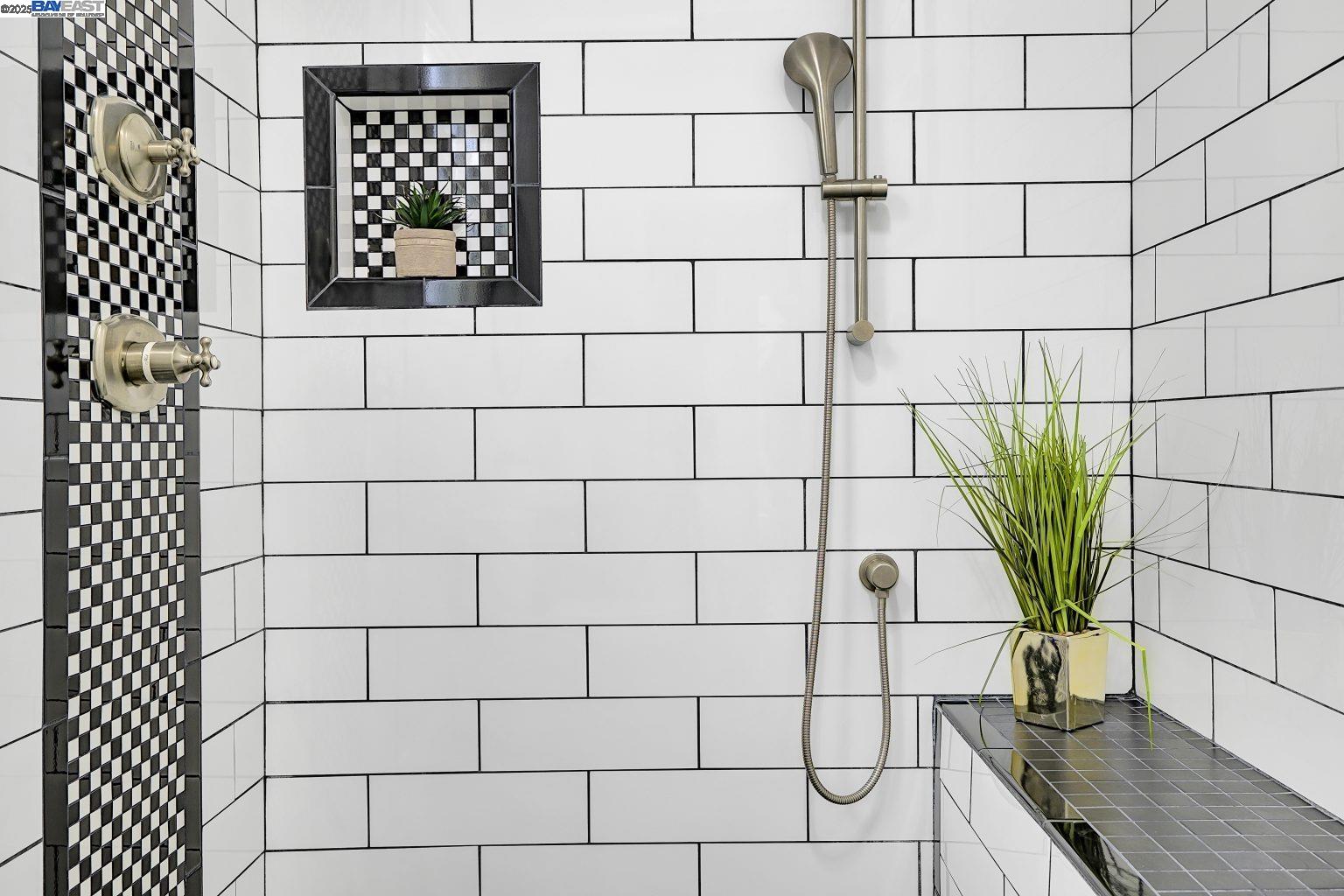 Detail Gallery Image 22 of 43 For 3034 Martin Luther King Jr Way, Oakland,  CA 94609 - 3 Beds | 2 Baths