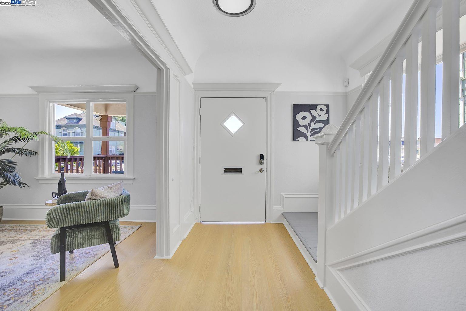 Detail Gallery Image 4 of 43 For 3034 Martin Luther King Jr Way, Oakland,  CA 94609 - 3 Beds | 2 Baths
