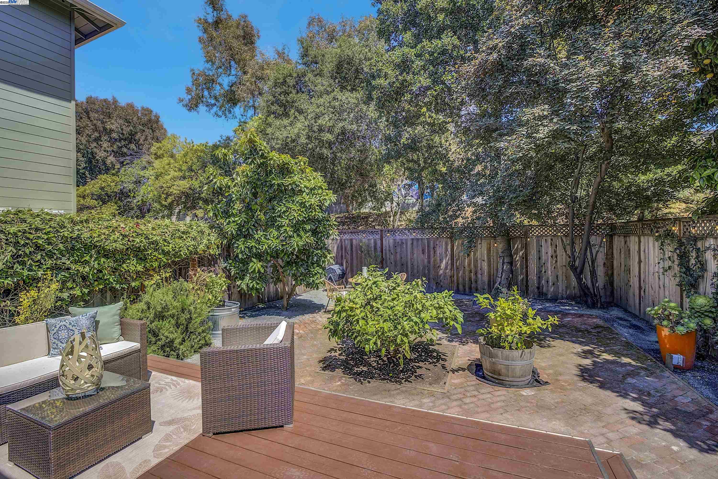 Detail Gallery Image 34 of 43 For 3034 Martin Luther King Jr Way, Oakland,  CA 94609 - 3 Beds | 2 Baths