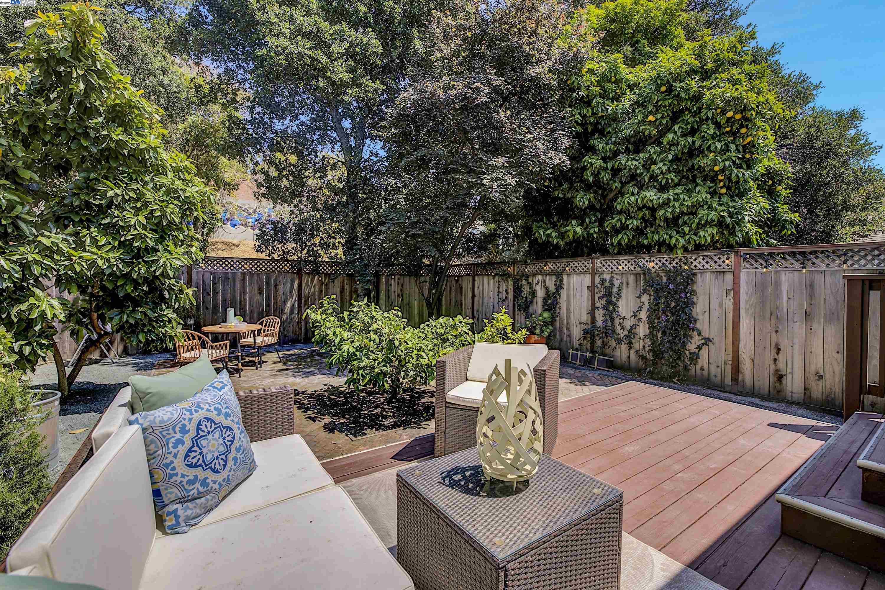 Detail Gallery Image 35 of 43 For 3034 Martin Luther King Jr Way, Oakland,  CA 94609 - 3 Beds | 2 Baths