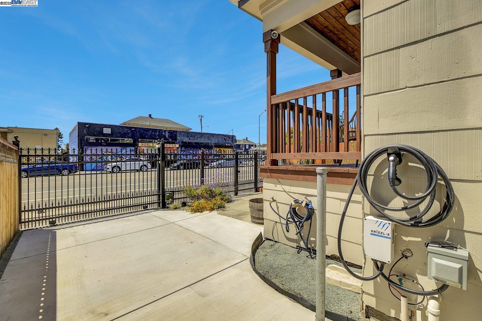 Detail Gallery Image 37 of 43 For 3034 Martin Luther King Jr Way, Oakland,  CA 94609 - 3 Beds | 2 Baths