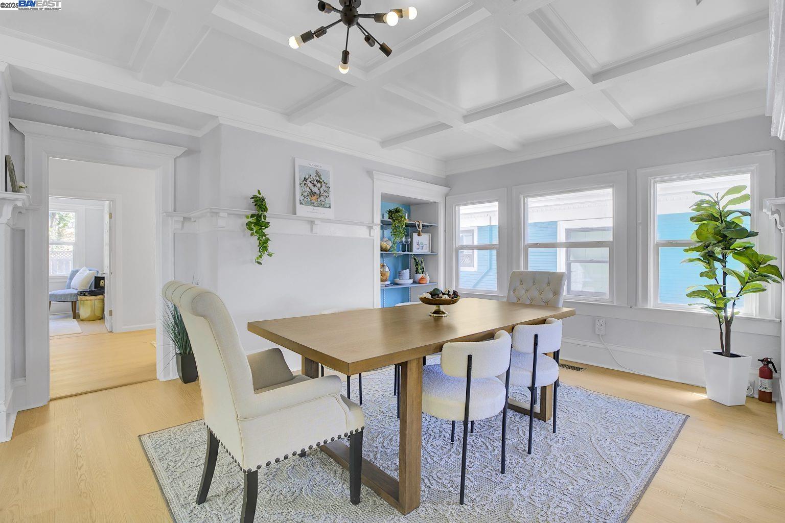 Detail Gallery Image 5 of 43 For 3034 Martin Luther King Jr Way, Oakland,  CA 94609 - 3 Beds | 2 Baths