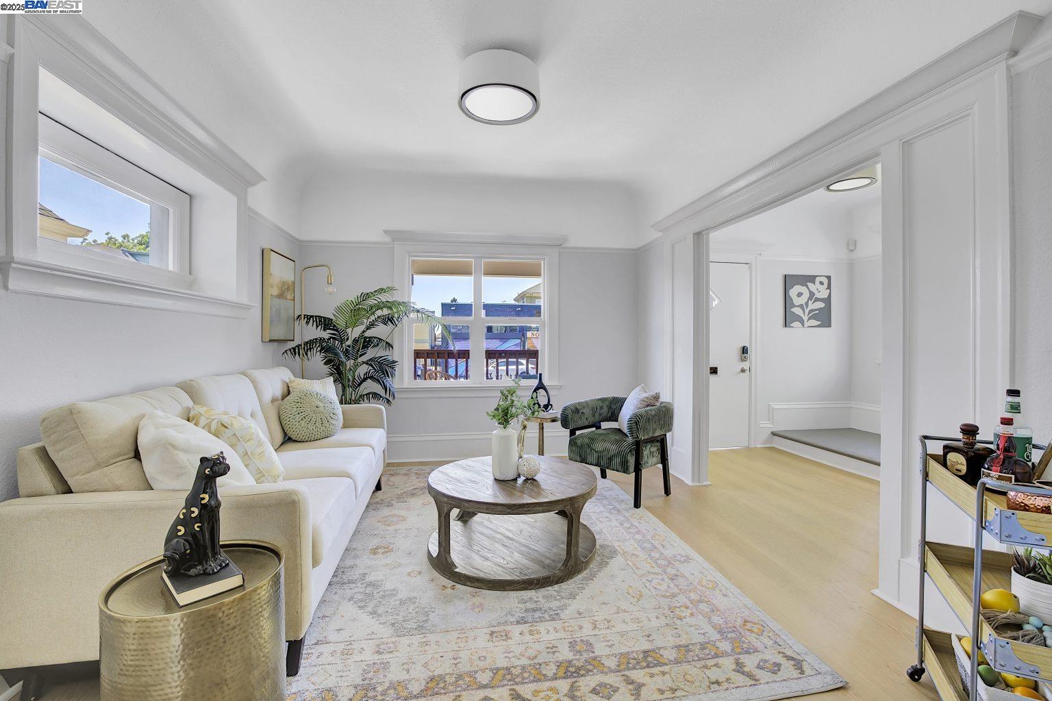 Detail Gallery Image 9 of 43 For 3034 Martin Luther King Jr Way, Oakland,  CA 94609 - 3 Beds | 2 Baths