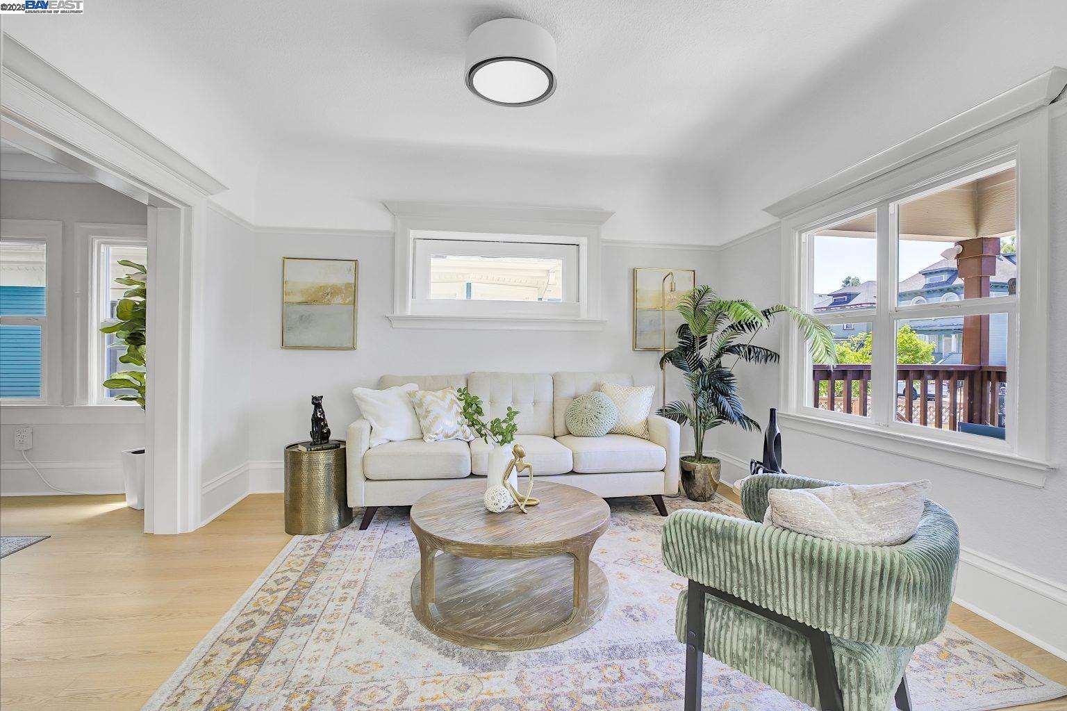 Detail Gallery Image 10 of 43 For 3034 Martin Luther King Jr Way, Oakland,  CA 94609 - 3 Beds | 2 Baths
