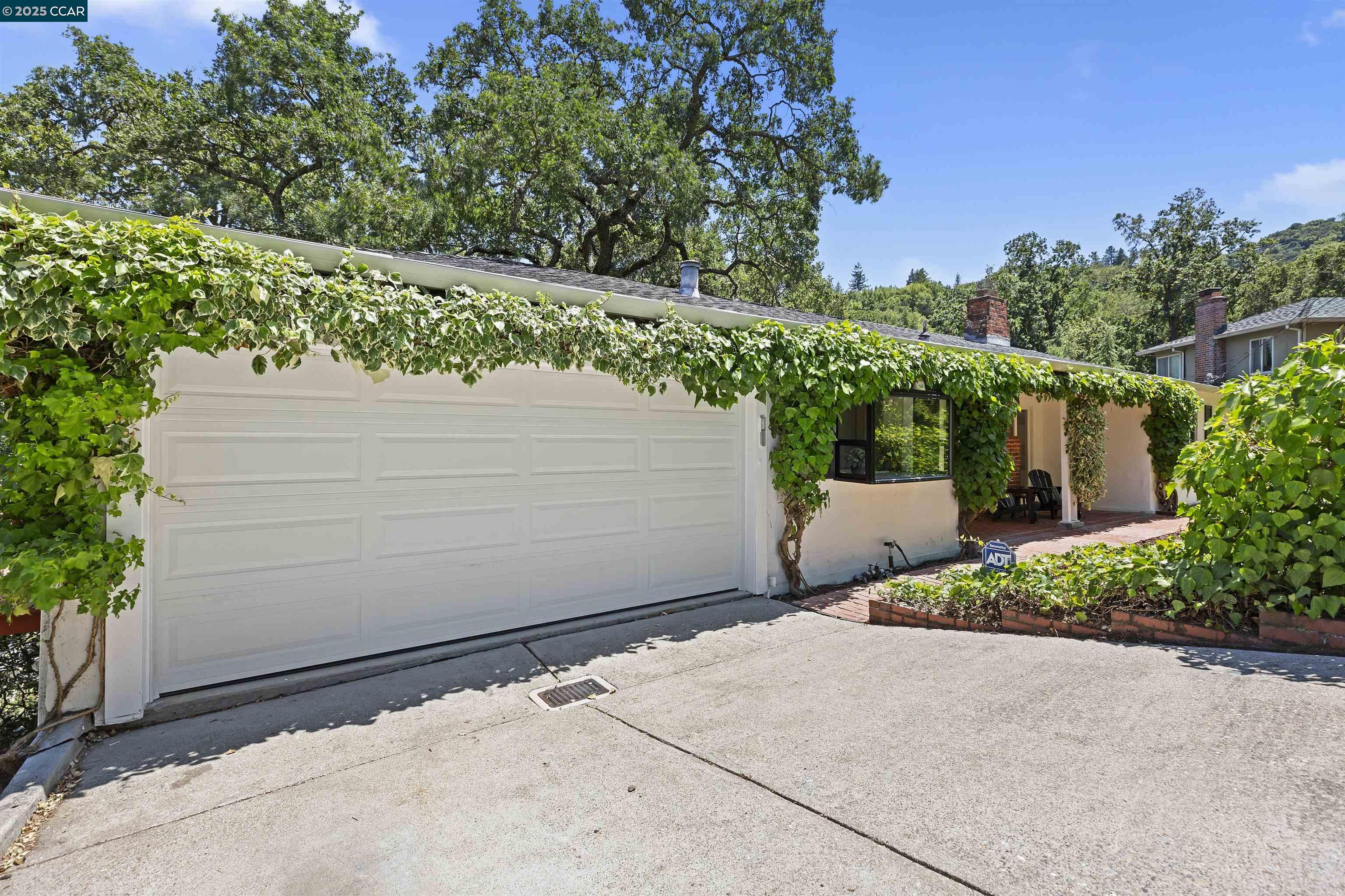 Detail Gallery Image 15 of 46 For 35 Claremont Ave, Orinda,  CA 94563 - 2 Beds | 2/1 Baths