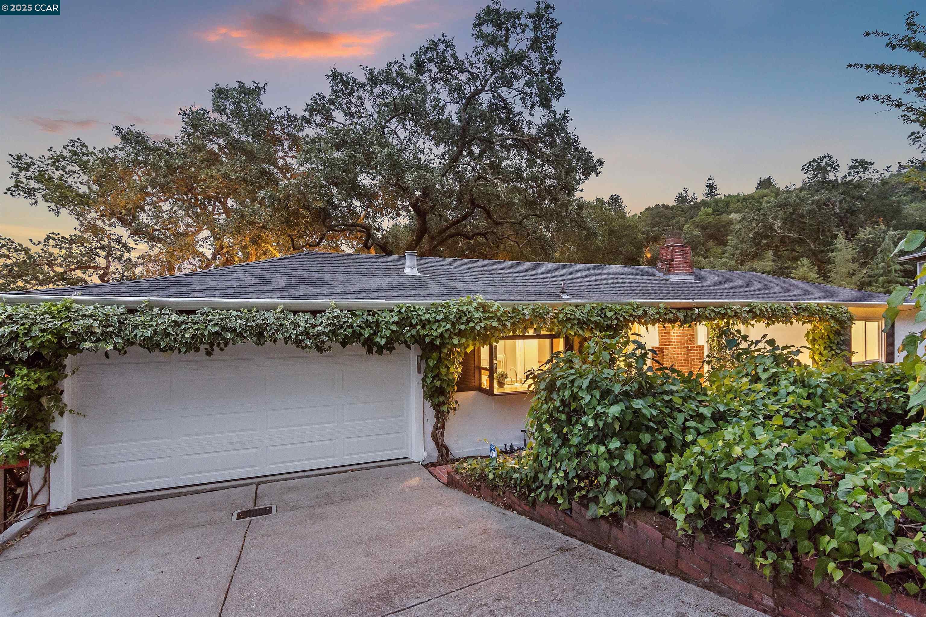 Detail Gallery Image 3 of 46 For 35 Claremont Ave, Orinda,  CA 94563 - 2 Beds | 2/1 Baths