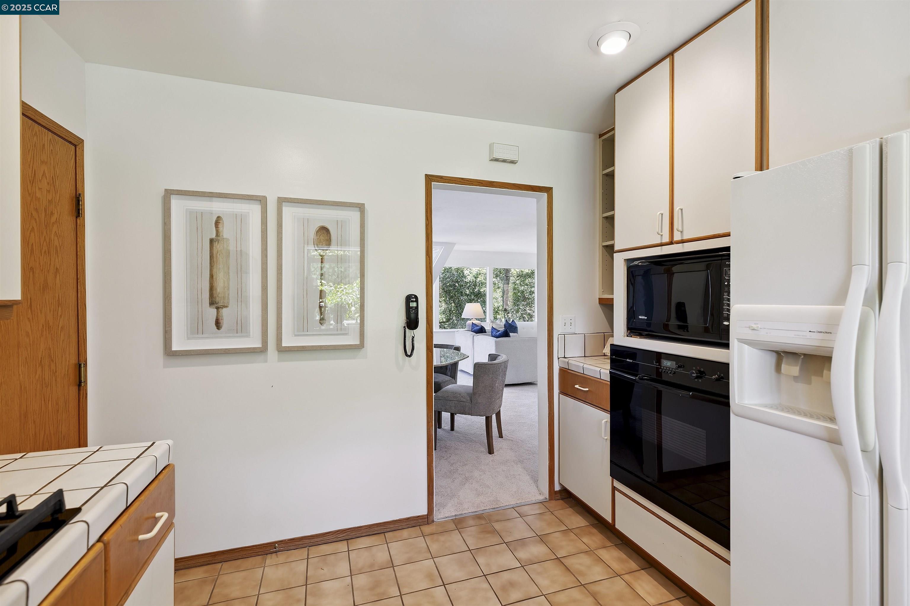 Detail Gallery Image 31 of 46 For 35 Claremont Ave, Orinda,  CA 94563 - 2 Beds | 2/1 Baths