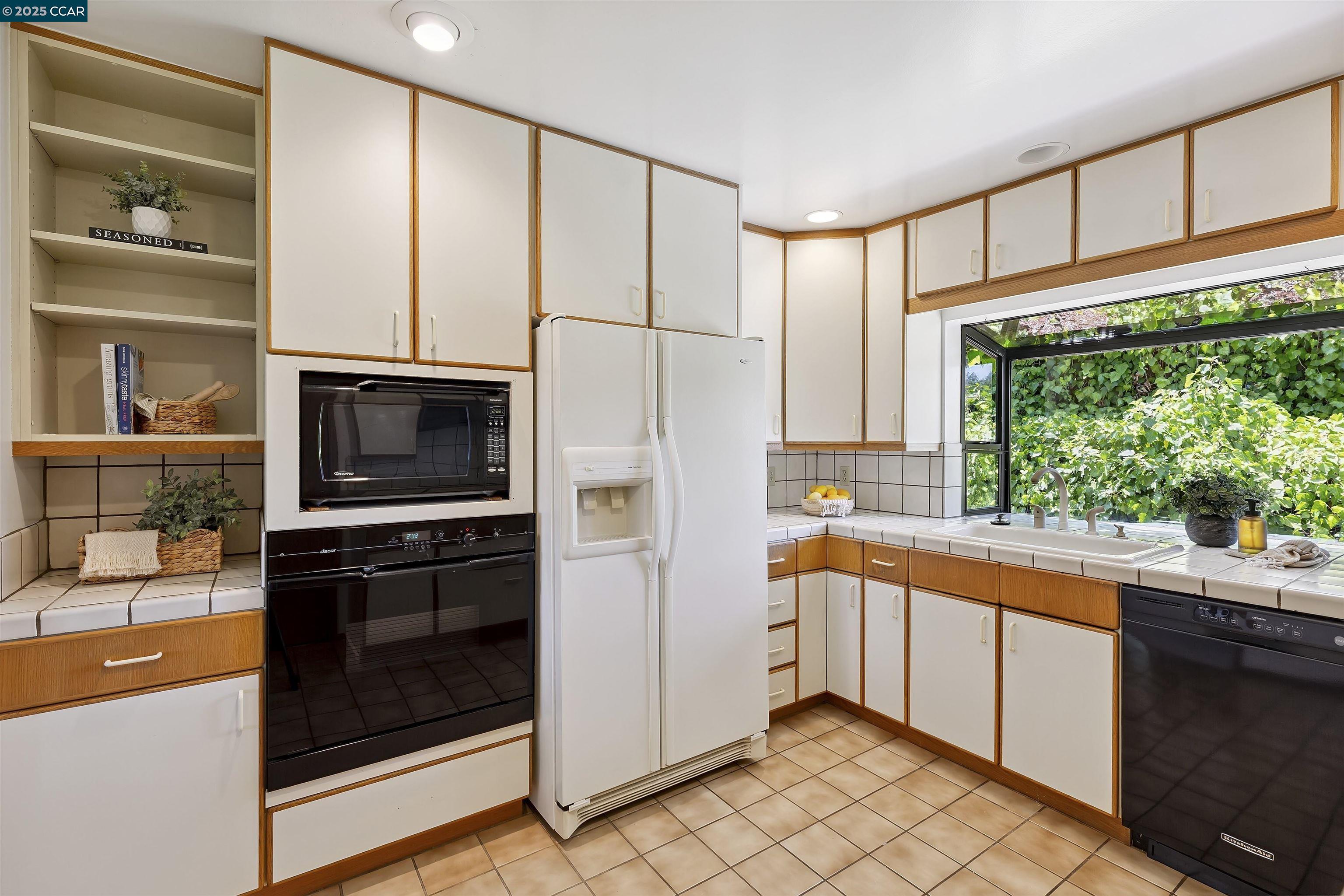Detail Gallery Image 33 of 46 For 35 Claremont Ave, Orinda,  CA 94563 - 2 Beds | 2/1 Baths