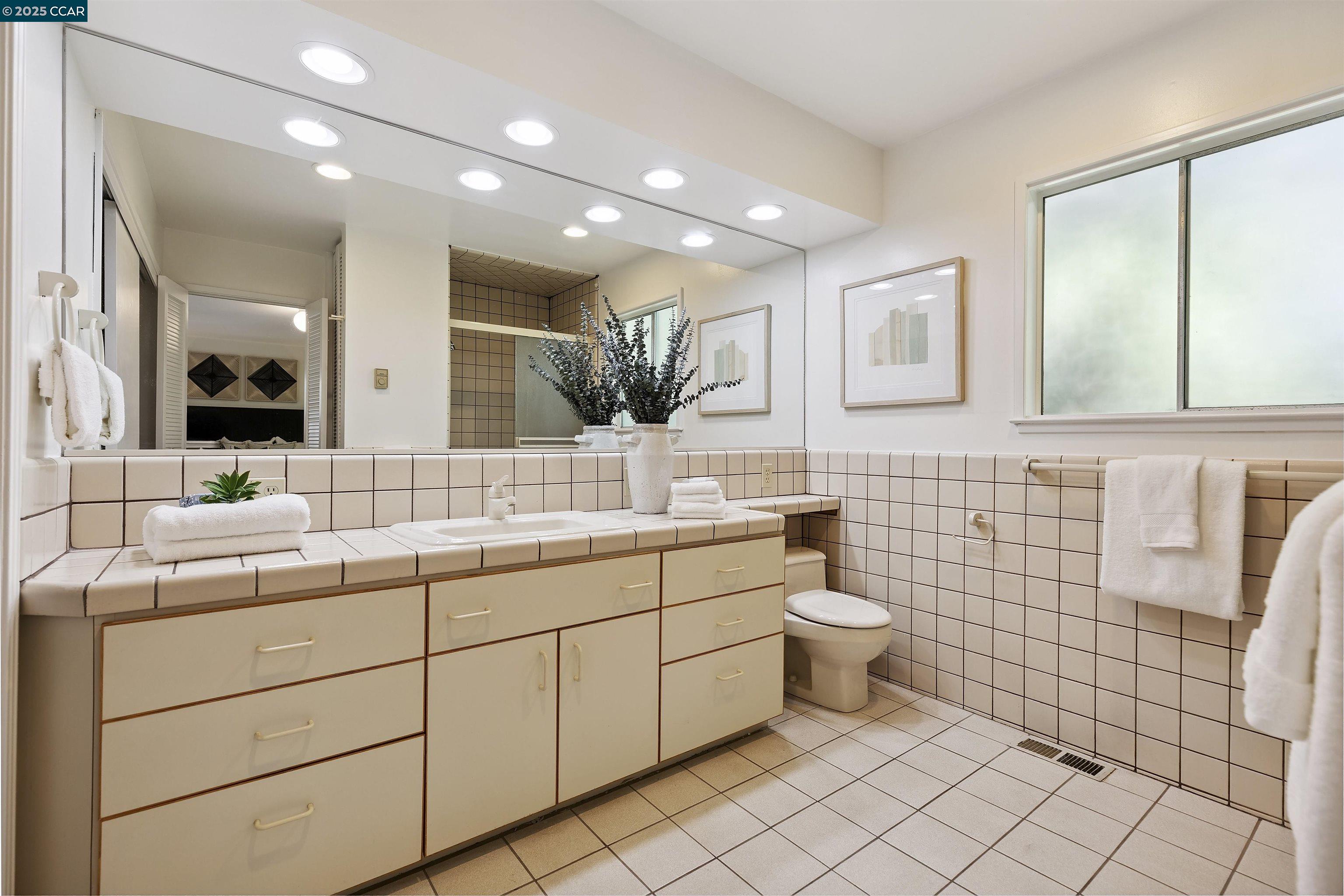 Detail Gallery Image 36 of 46 For 35 Claremont Ave, Orinda,  CA 94563 - 2 Beds | 2/1 Baths