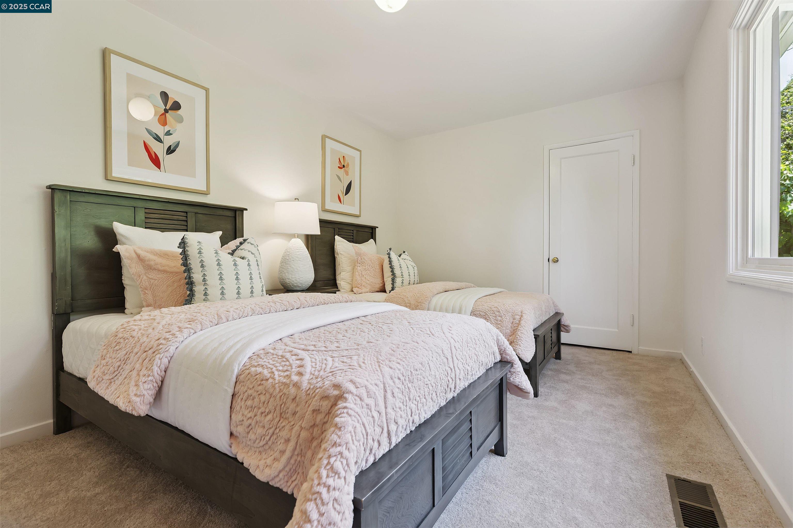 Detail Gallery Image 37 of 46 For 35 Claremont Ave, Orinda,  CA 94563 - 2 Beds | 2/1 Baths