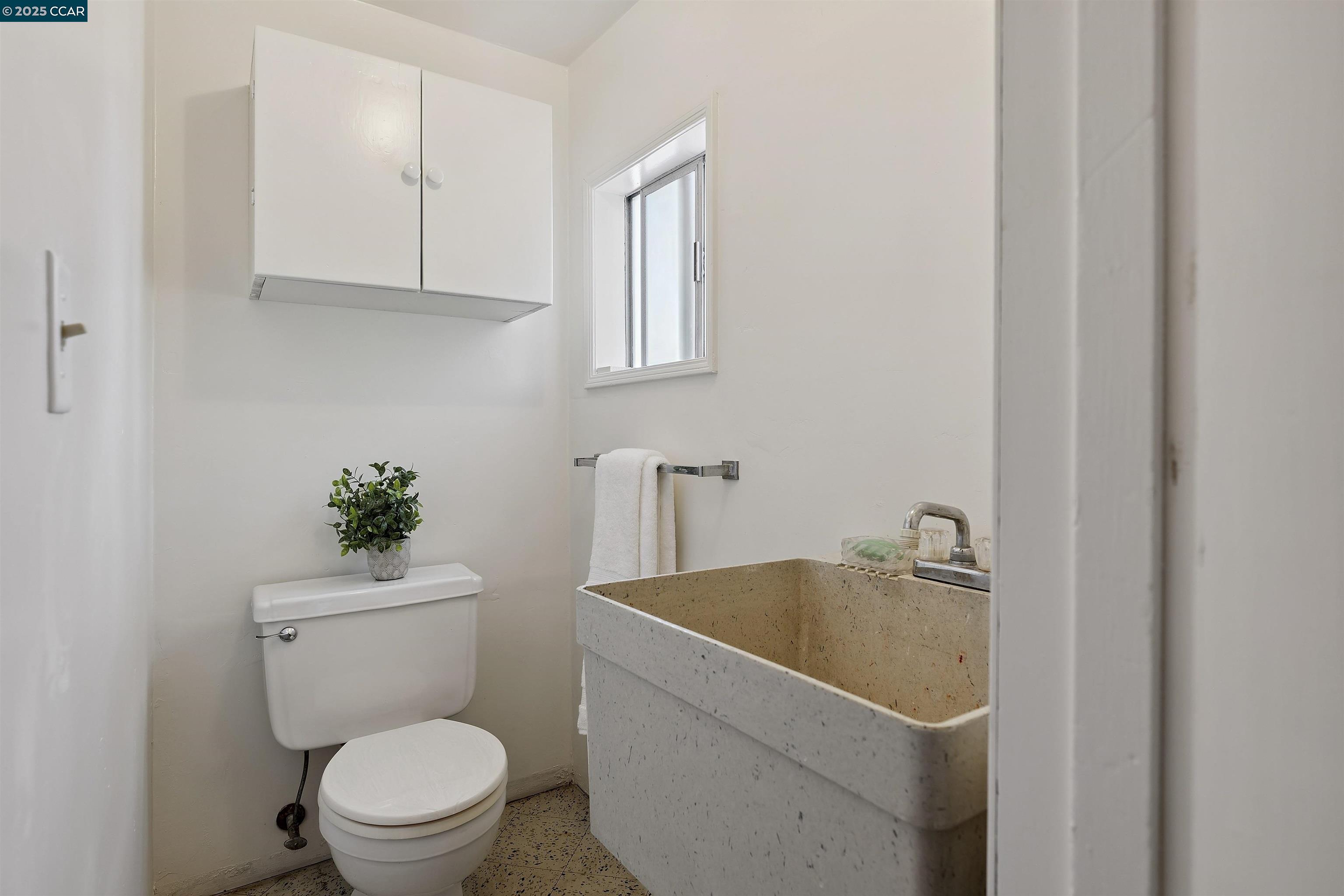 Detail Gallery Image 39 of 46 For 35 Claremont Ave, Orinda,  CA 94563 - 2 Beds | 2/1 Baths