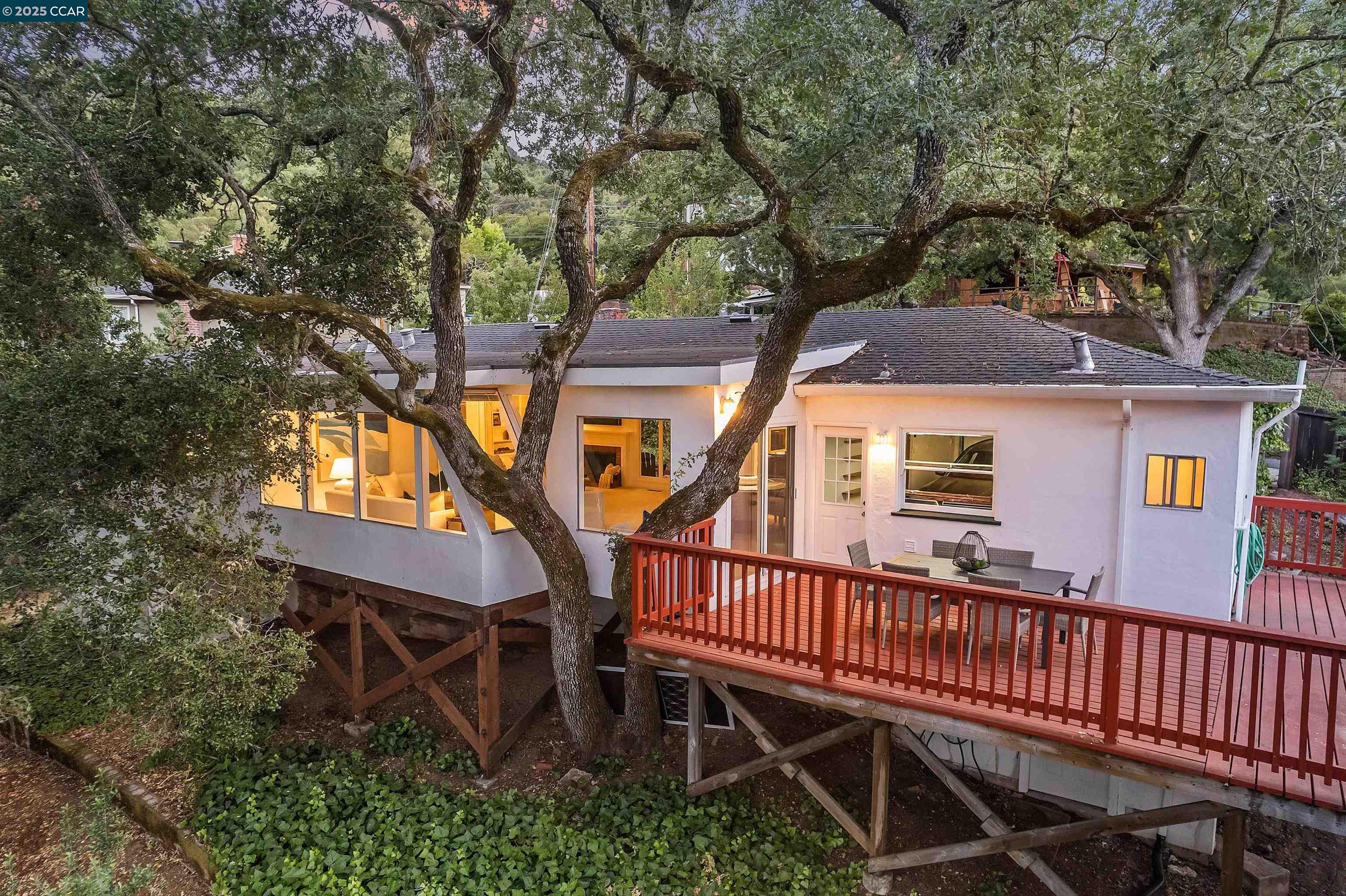 Detail Gallery Image 6 of 46 For 35 Claremont Ave, Orinda,  CA 94563 - 2 Beds | 2/1 Baths