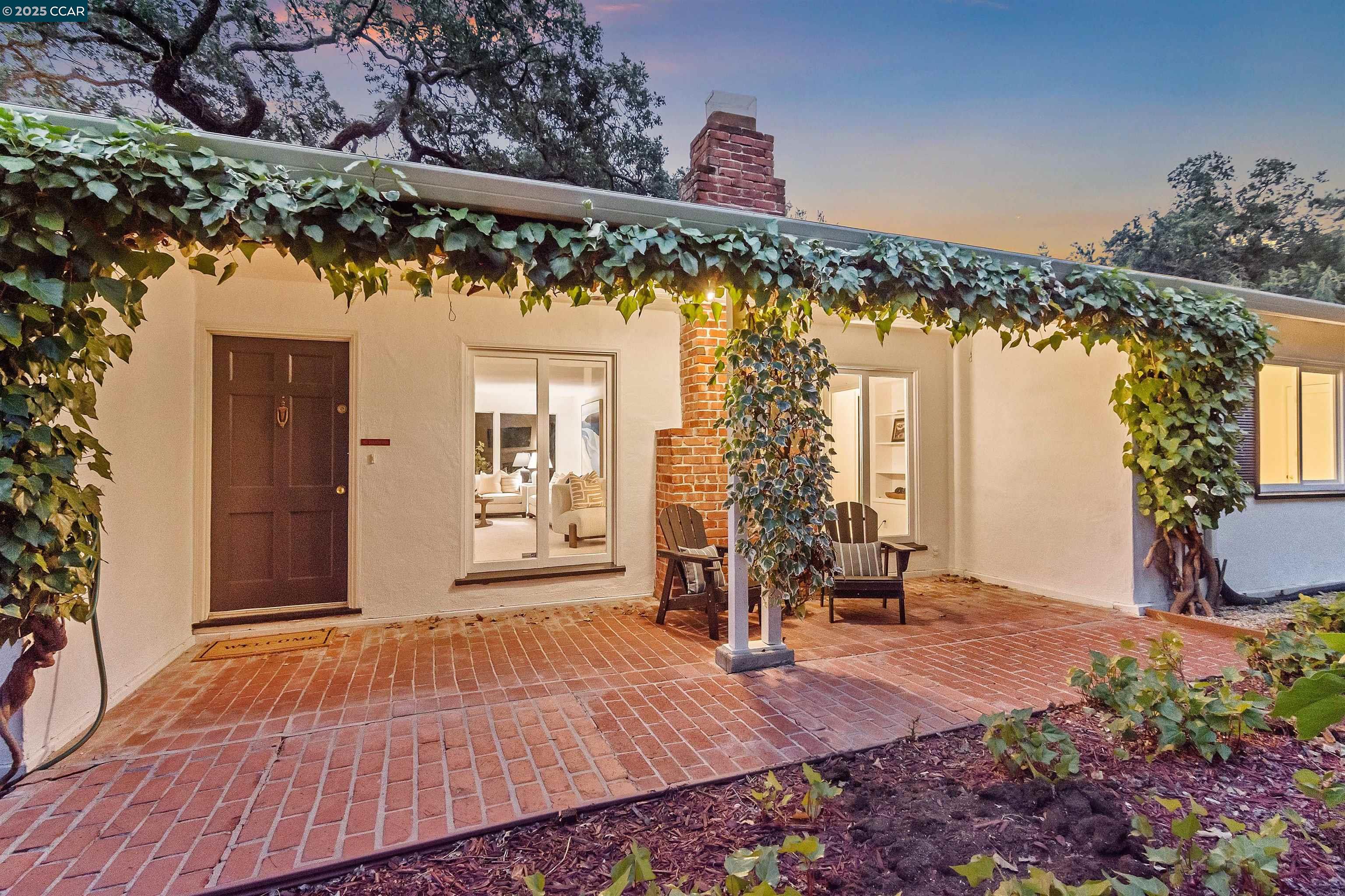 Detail Gallery Image 10 of 46 For 35 Claremont Ave, Orinda,  CA 94563 - 2 Beds | 2/1 Baths