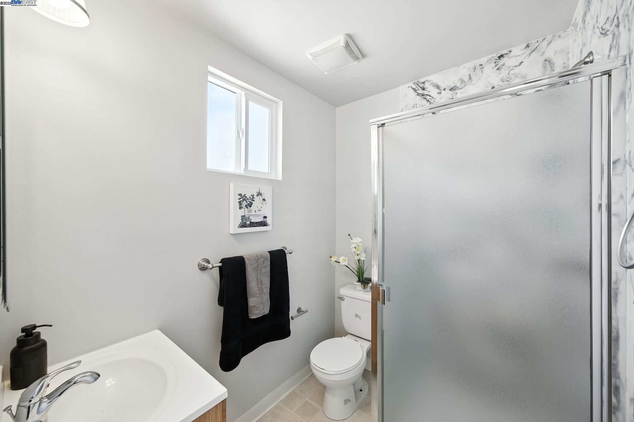 Detail Gallery Image 14 of 19 For 15740 via Sonata, San Lorenzo,  CA 94580 - 3 Beds | 2 Baths