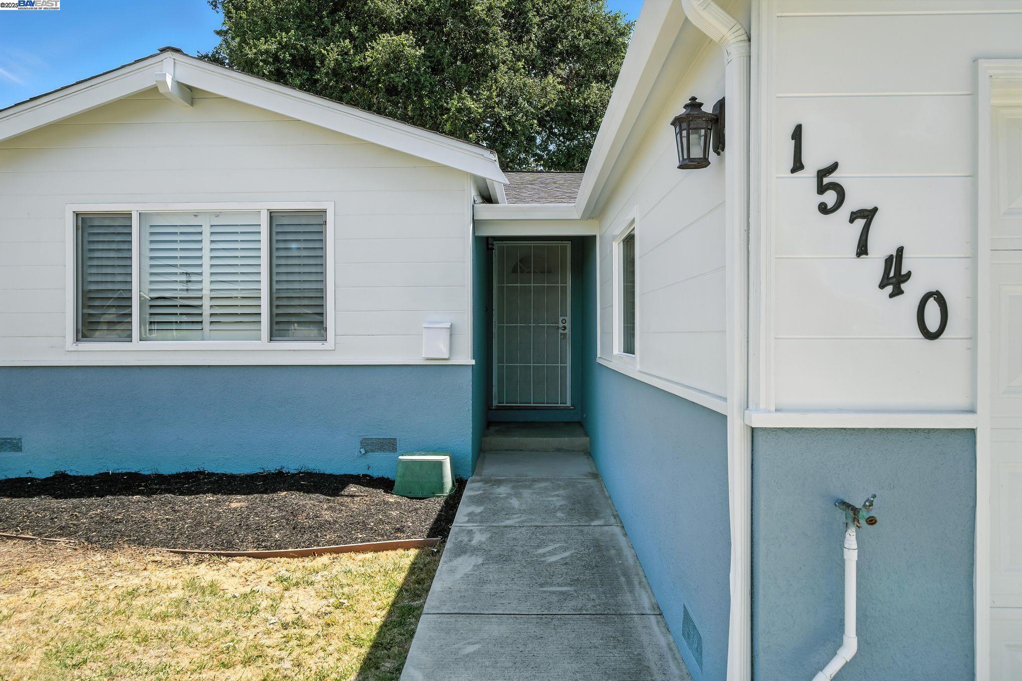 Detail Gallery Image 3 of 19 For 15740 via Sonata, San Lorenzo,  CA 94580 - 3 Beds | 2 Baths