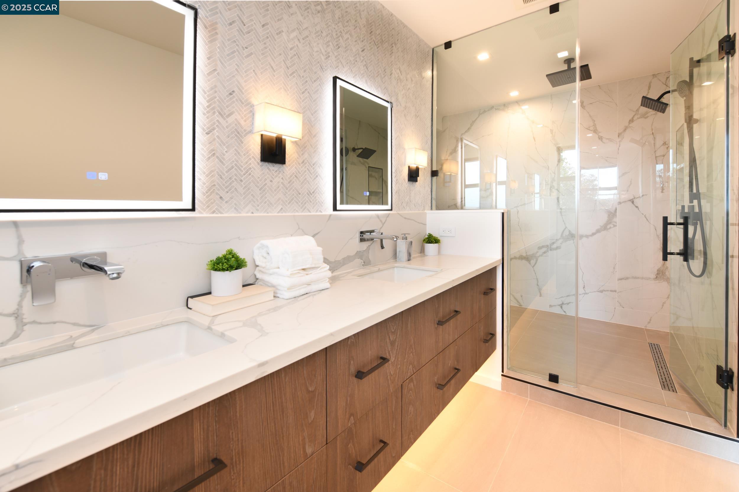 Detail Gallery Image 15 of 24 For 3169 Washington St, San Francisco,  CA 94115-0000 - 5 Beds | 5/2 Baths