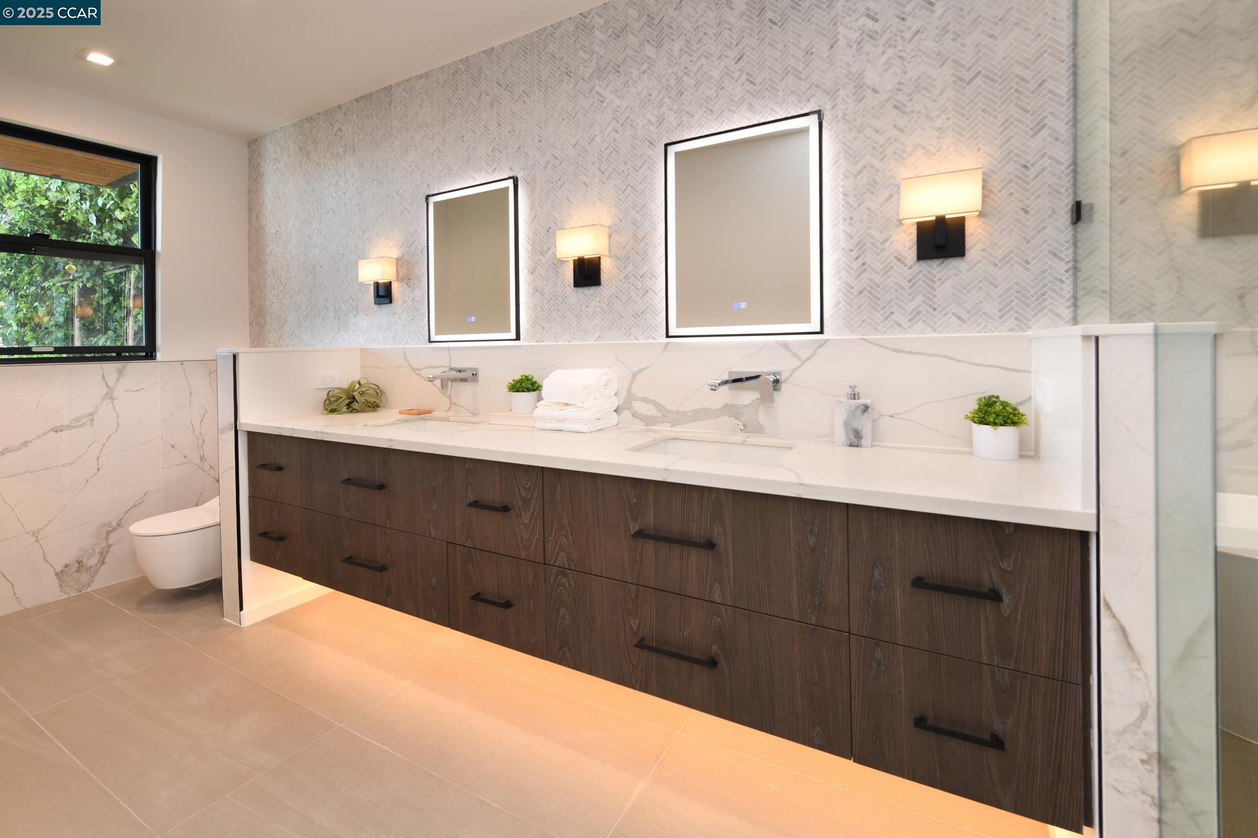 Detail Gallery Image 16 of 24 For 3169 Washington St, San Francisco,  CA 94115-0000 - 5 Beds | 5/2 Baths