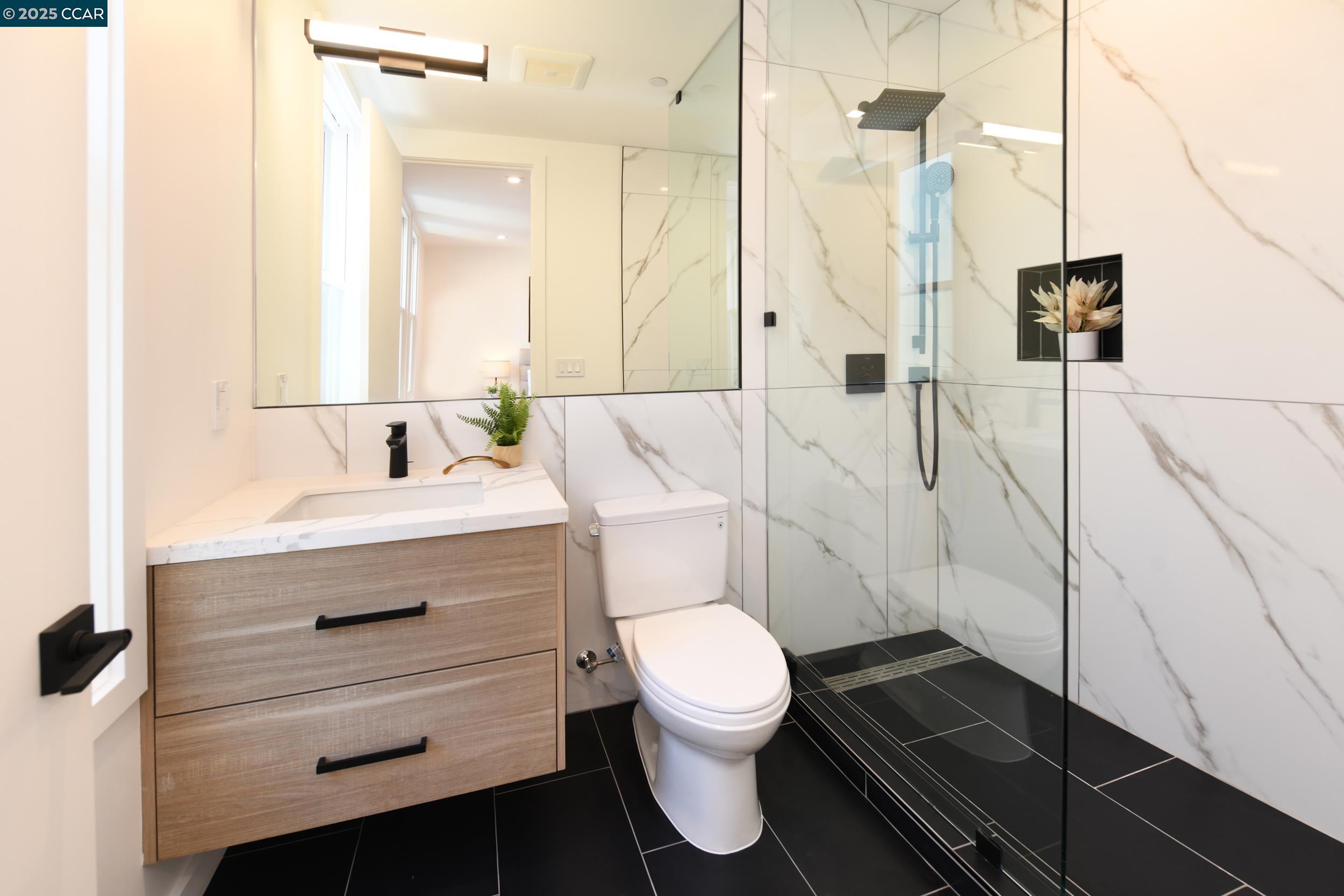 Detail Gallery Image 20 of 24 For 3169 Washington St, San Francisco,  CA 94115-0000 - 5 Beds | 5/2 Baths