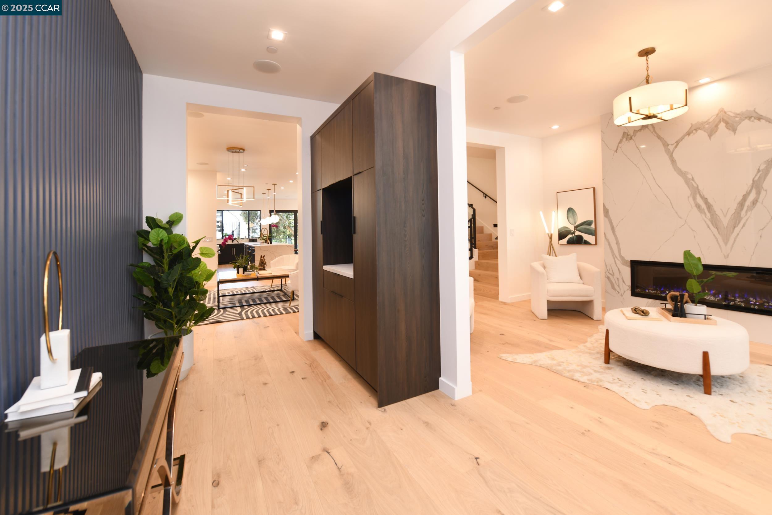 Detail Gallery Image 3 of 24 For 3169 Washington St, San Francisco,  CA 94115-0000 - 5 Beds | 5/2 Baths