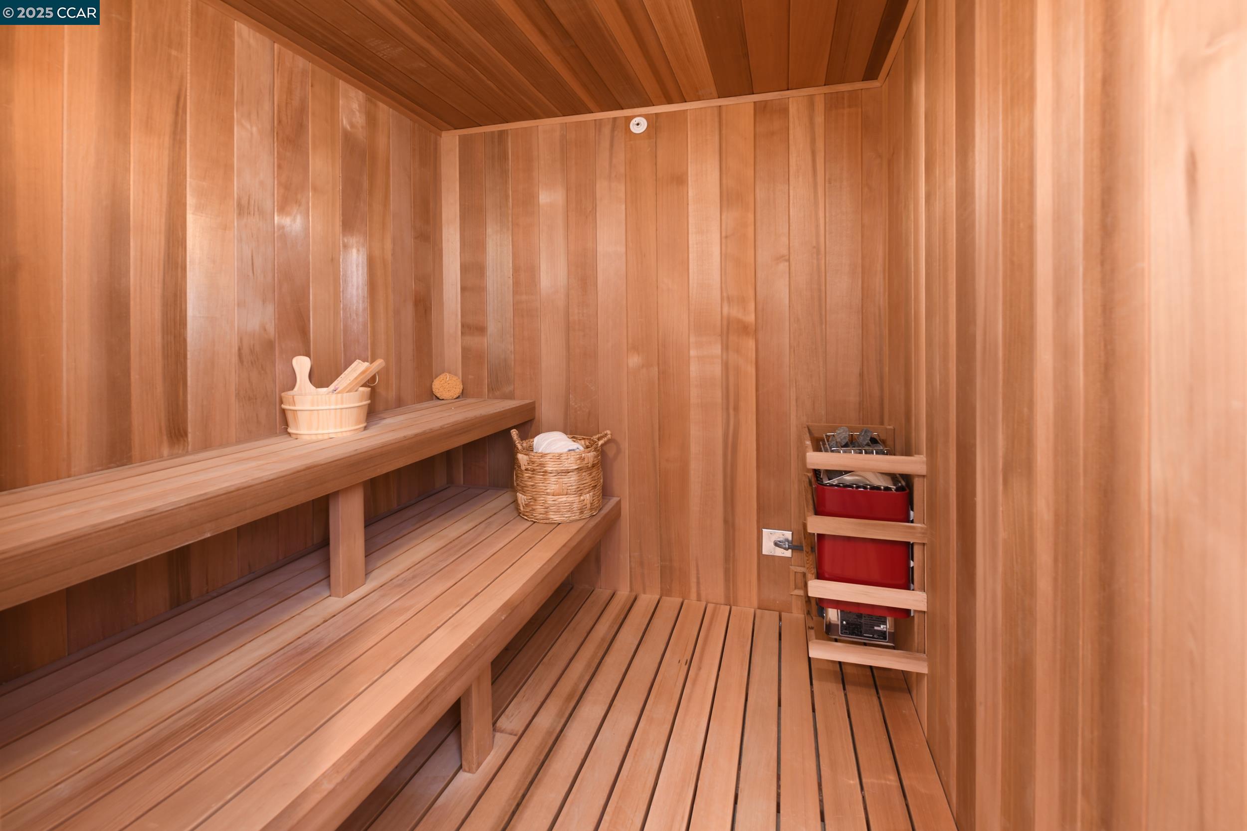 Detail Gallery Image 23 of 24 For 3169 Washington St, San Francisco,  CA 94115-0000 - 5 Beds | 5/2 Baths