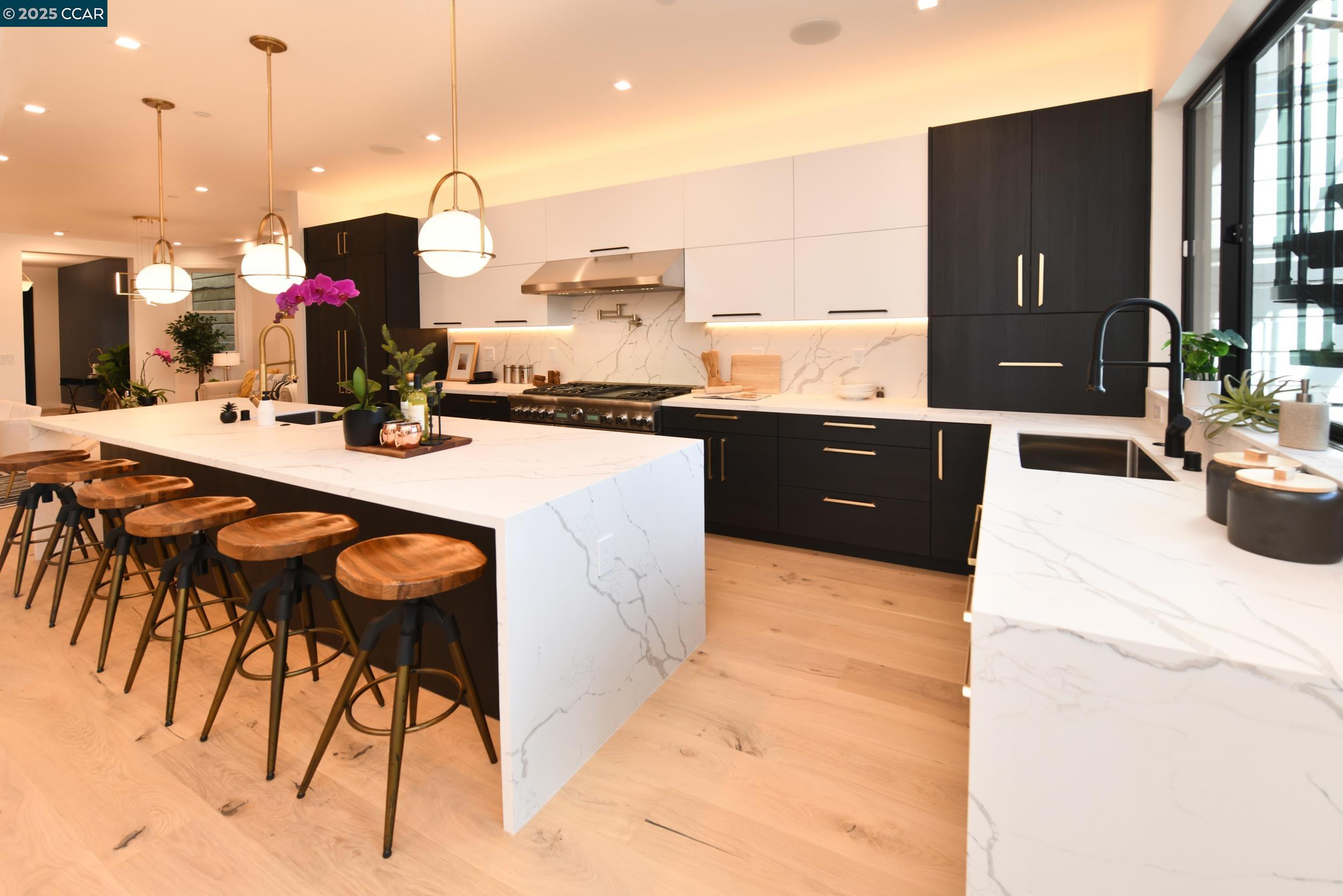 Detail Gallery Image 4 of 24 For 3169 Washington St, San Francisco,  CA 94115-0000 - 5 Beds | 5/2 Baths