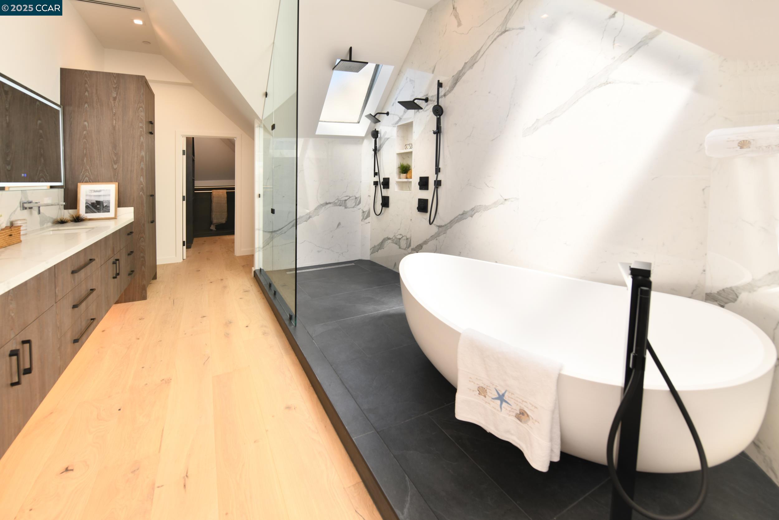 Detail Gallery Image 10 of 24 For 3169 Washington St, San Francisco,  CA 94115-0000 - 5 Beds | 5/2 Baths