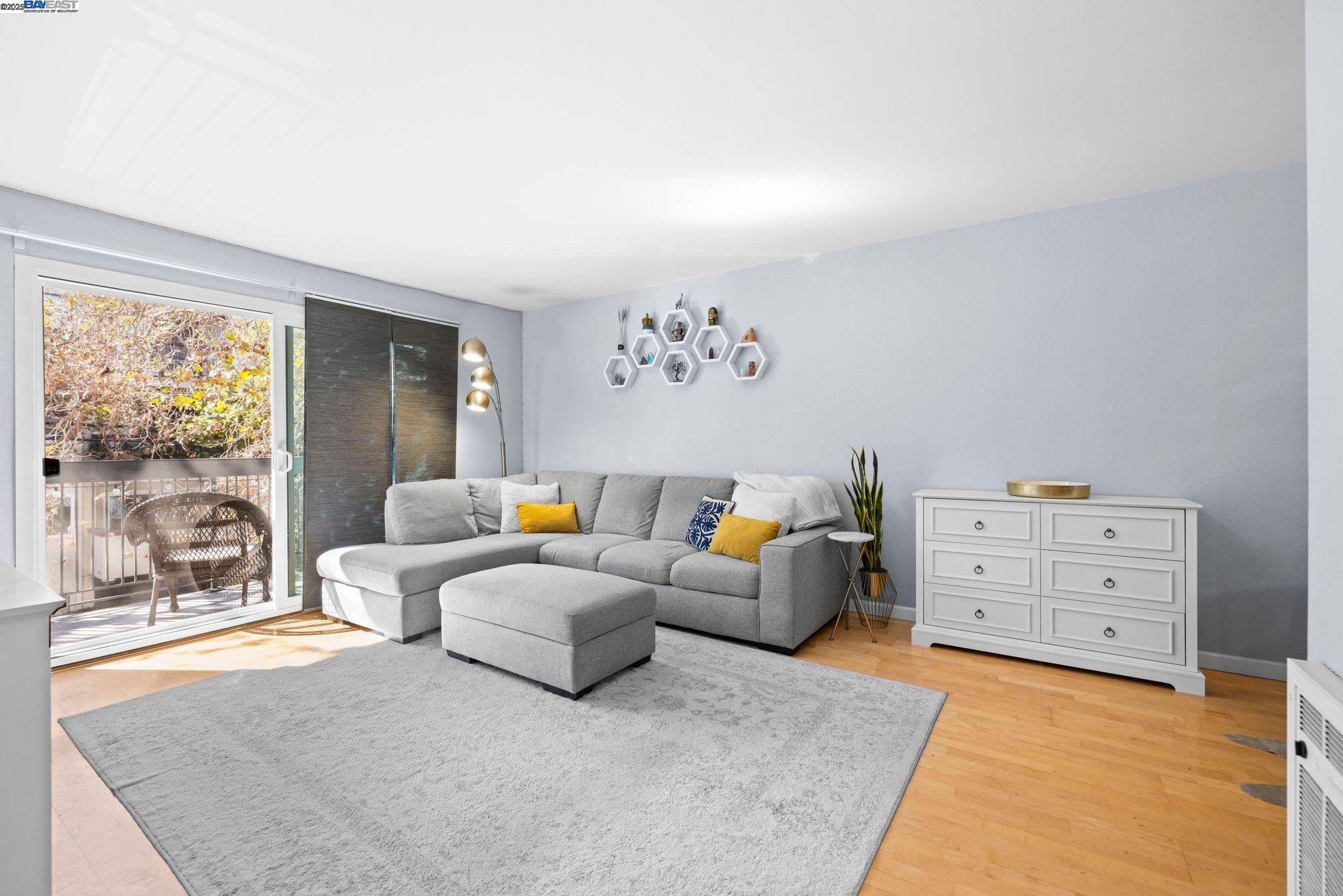 Detail Gallery Image 1 of 24 For 150 Pearl St #106,  Oakland,  CA 94611 - 1 Beds | 1 Baths