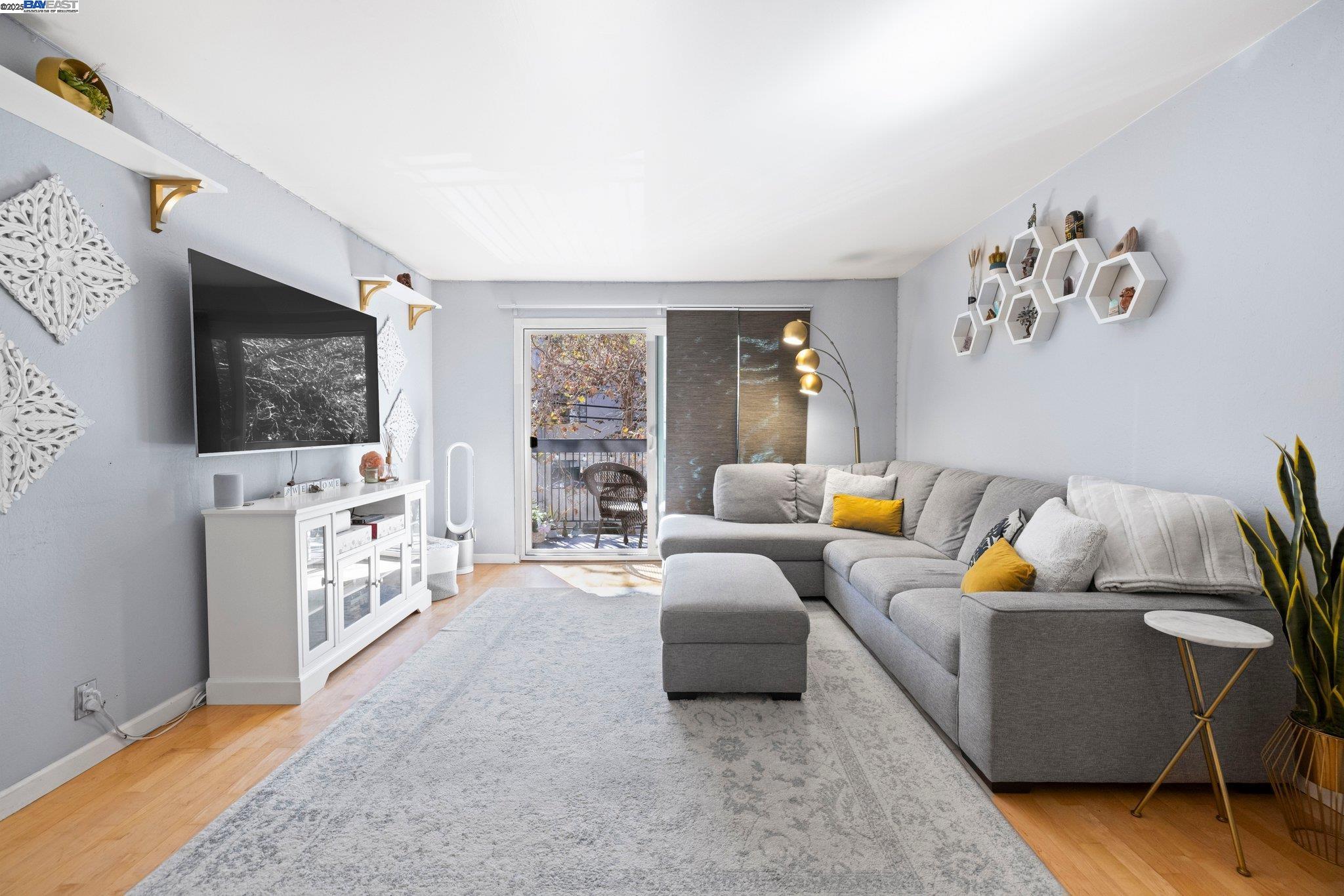 Detail Gallery Image 2 of 24 For 150 Pearl St #106,  Oakland,  CA 94611 - 1 Beds | 1 Baths