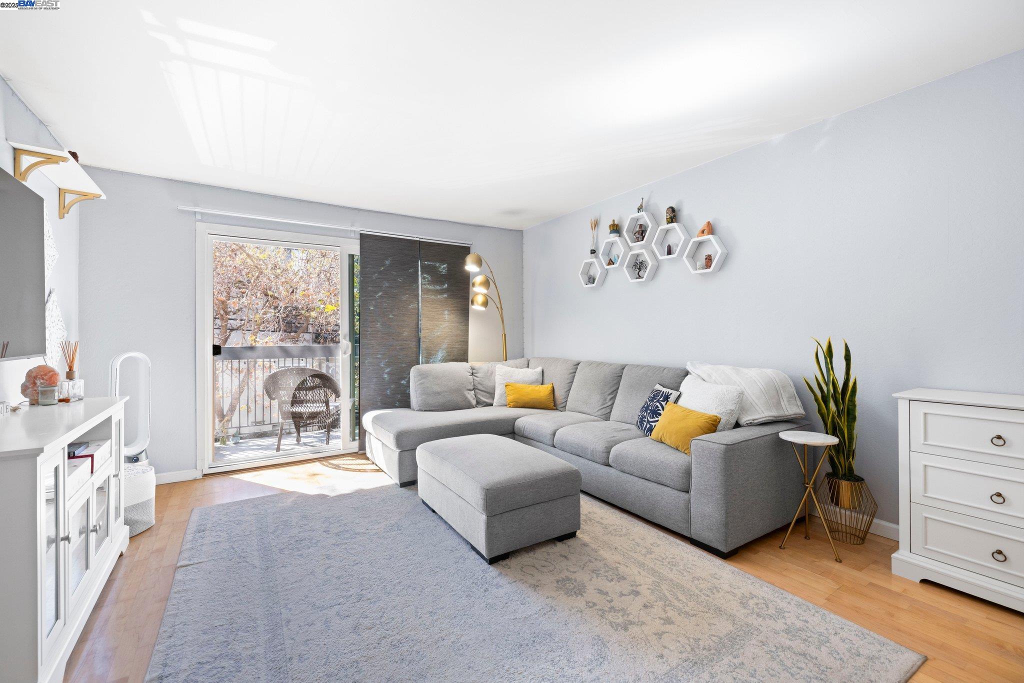 Detail Gallery Image 5 of 24 For 150 Pearl St #106,  Oakland,  CA 94611 - 1 Beds | 1 Baths