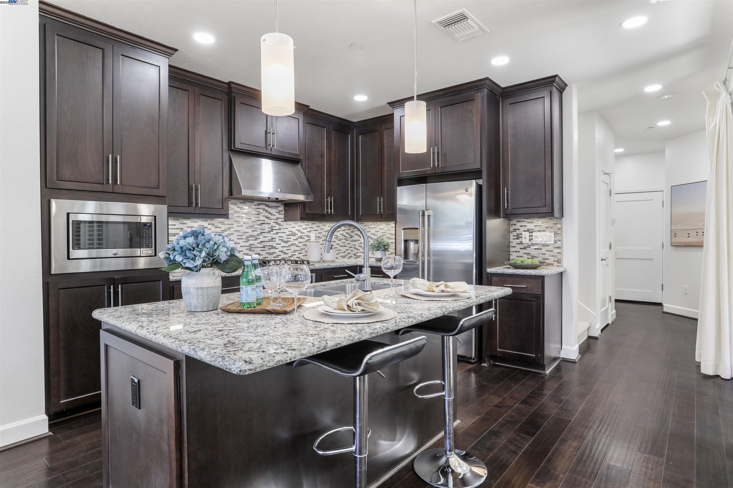 Detail Gallery Image 13 of 44 For 253 Fennel Way, Livermore,  CA 94551 - 4 Beds | 3 Baths