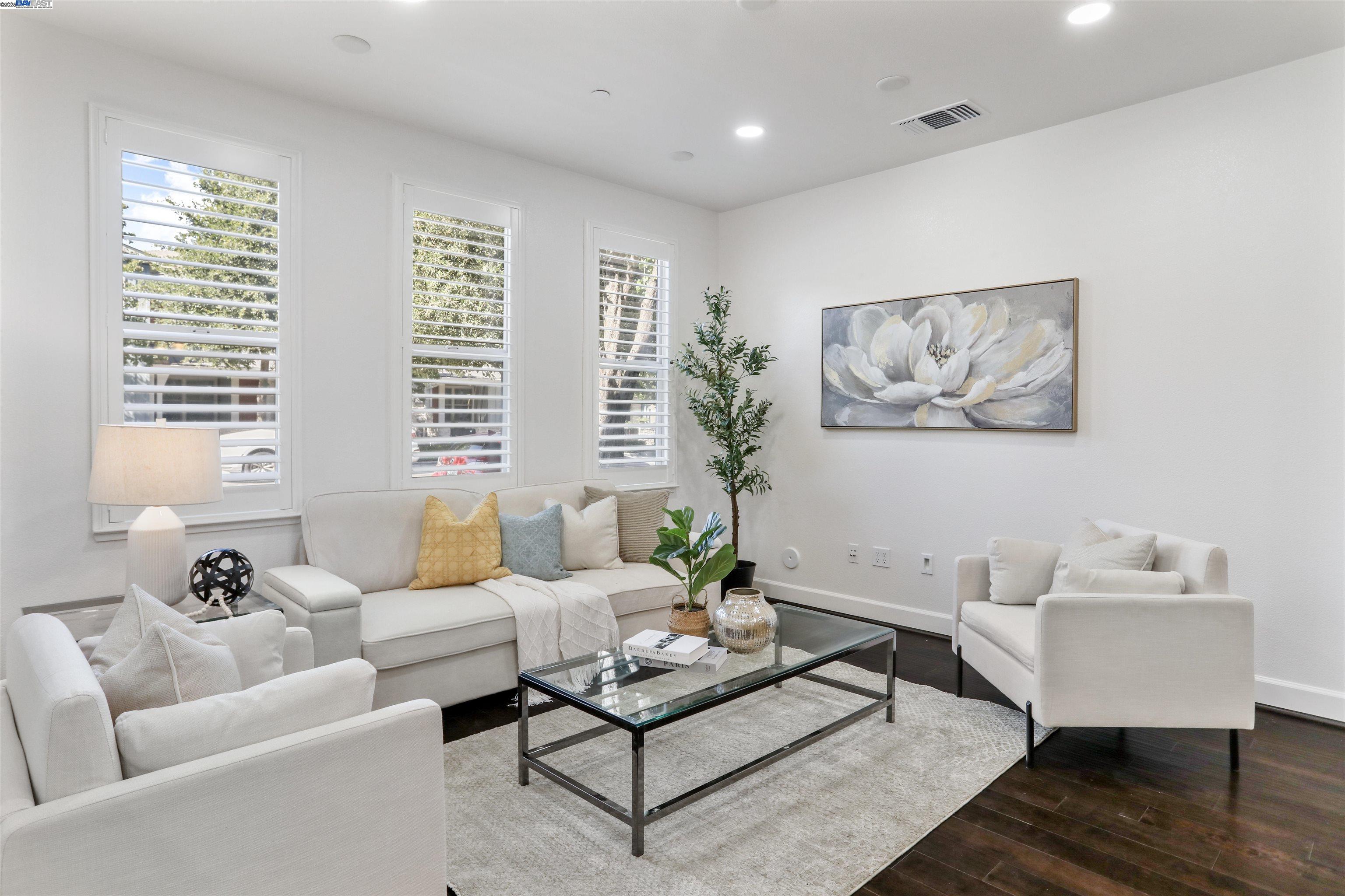 Detail Gallery Image 10 of 44 For 253 Fennel Way, Livermore,  CA 94551 - 4 Beds | 3 Baths