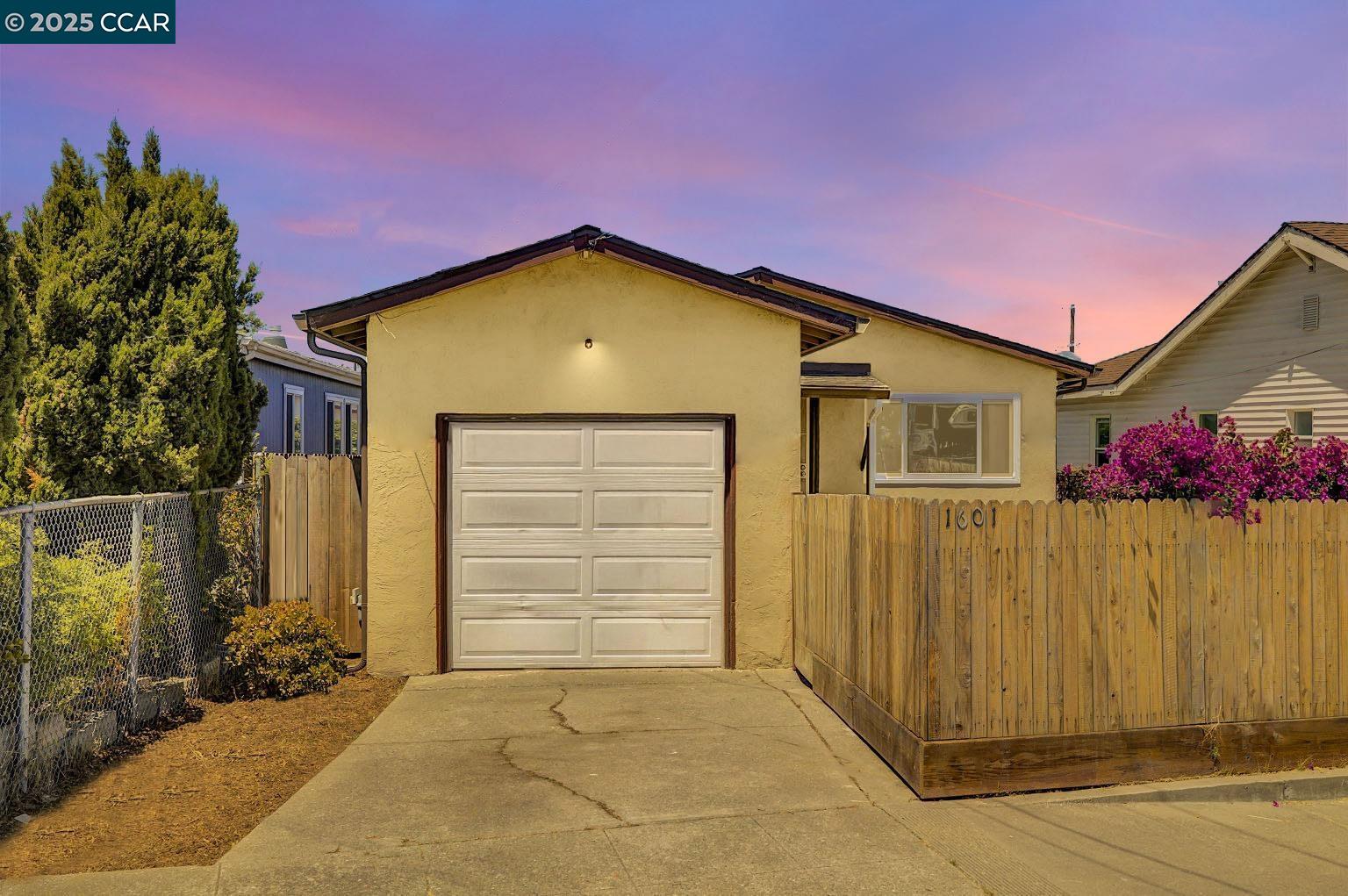 Detail Gallery Image 1 of 34 For 1601 17th St, San Pablo,  CA 94806 - 2 Beds | 1 Baths