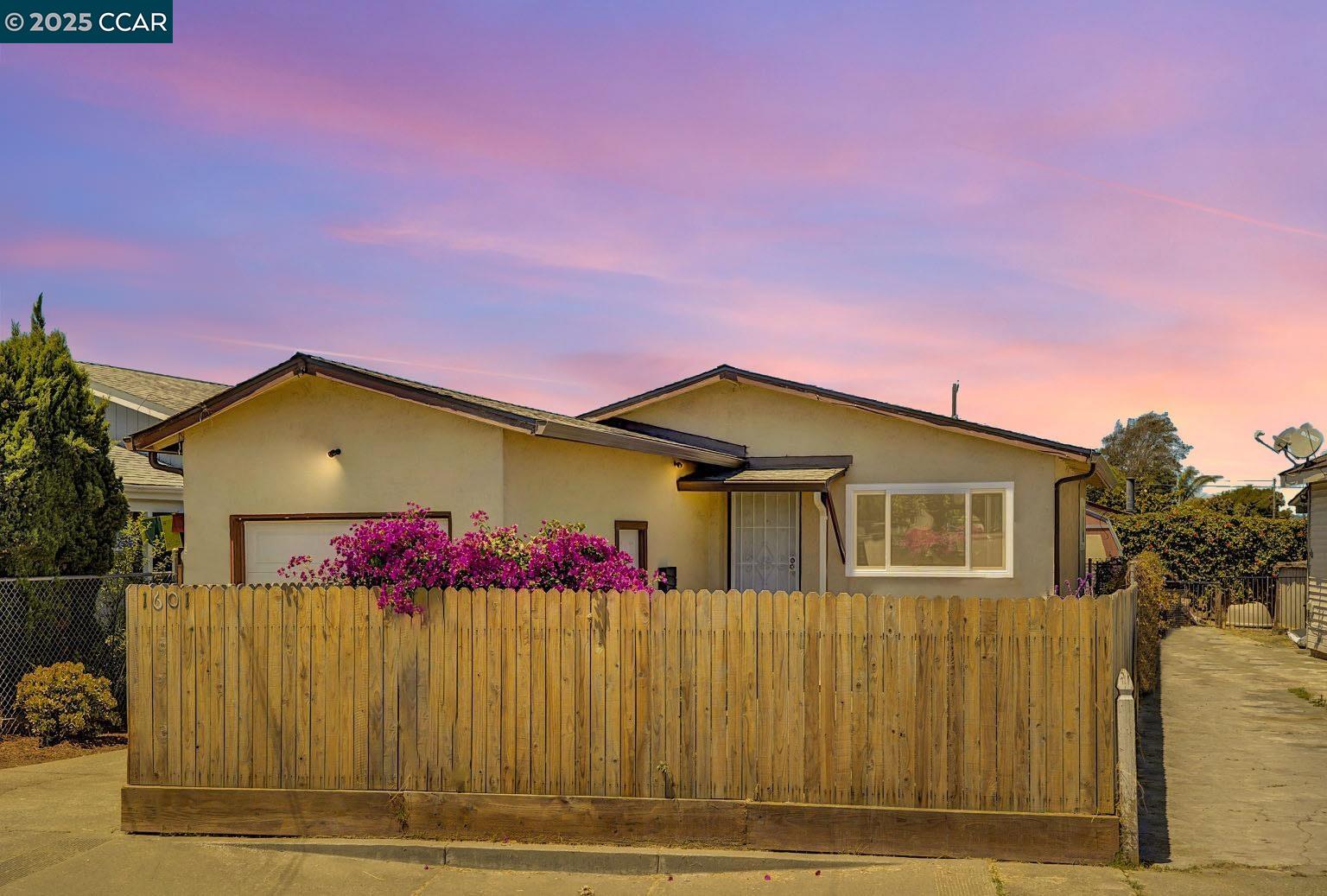 Detail Gallery Image 2 of 34 For 1601 17th St, San Pablo,  CA 94806 - 2 Beds | 1 Baths