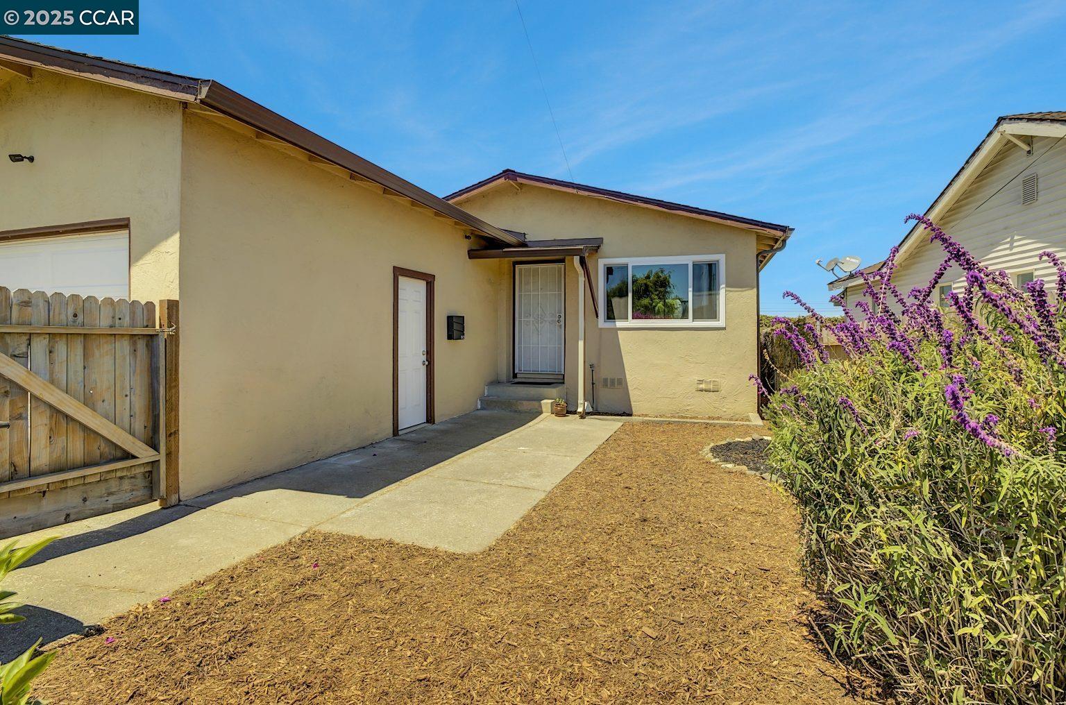 Detail Gallery Image 4 of 34 For 1601 17th St, San Pablo,  CA 94806 - 2 Beds | 1 Baths