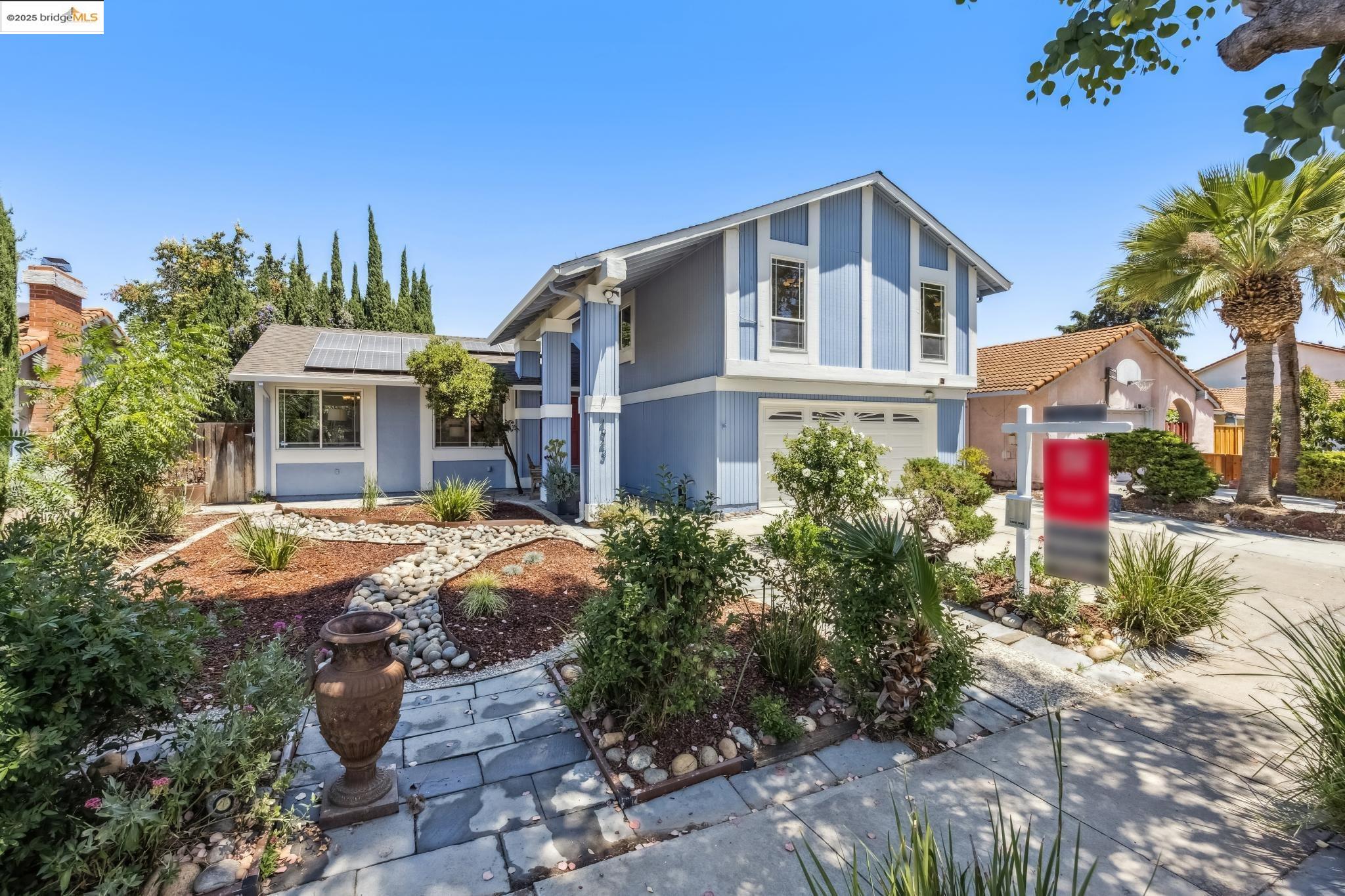 Detail Gallery Image 2 of 60 For 4943 Rice Dr, San Jose,  CA 95111 - 4 Beds | 2/1 Baths