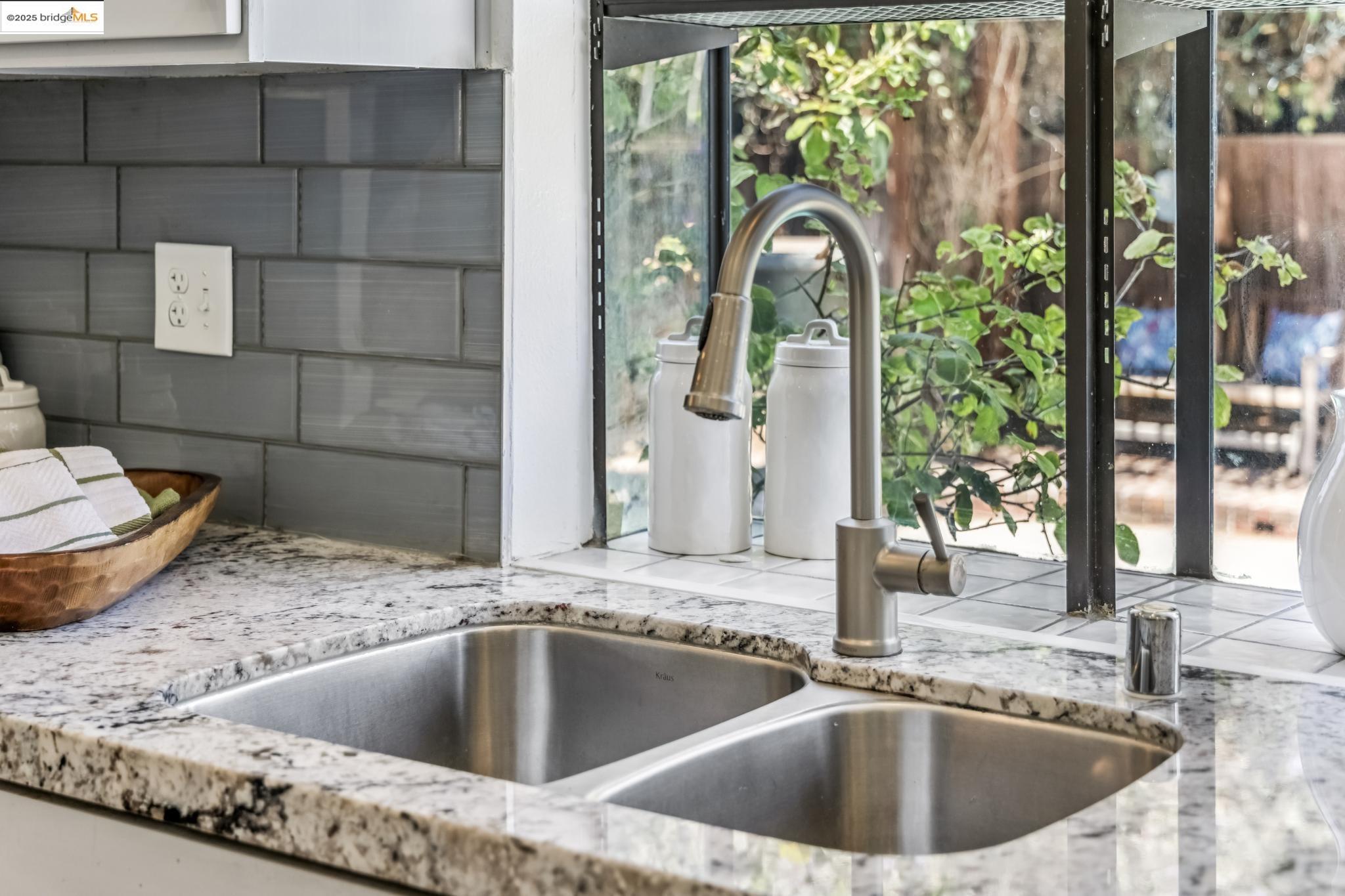 Detail Gallery Image 11 of 60 For 4943 Rice Dr, San Jose,  CA 95111 - 4 Beds | 2/1 Baths