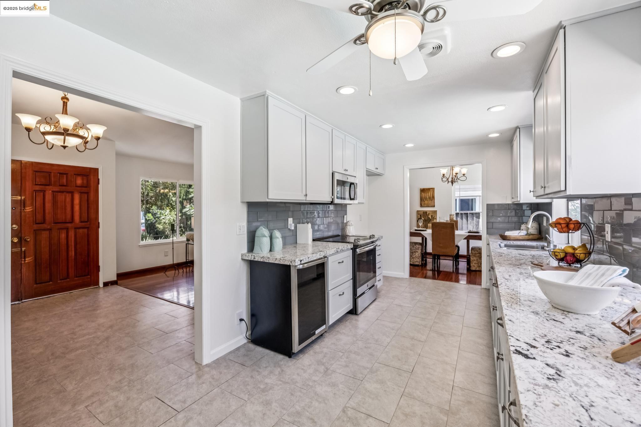 Detail Gallery Image 13 of 60 For 4943 Rice Dr, San Jose,  CA 95111 - 4 Beds | 2/1 Baths