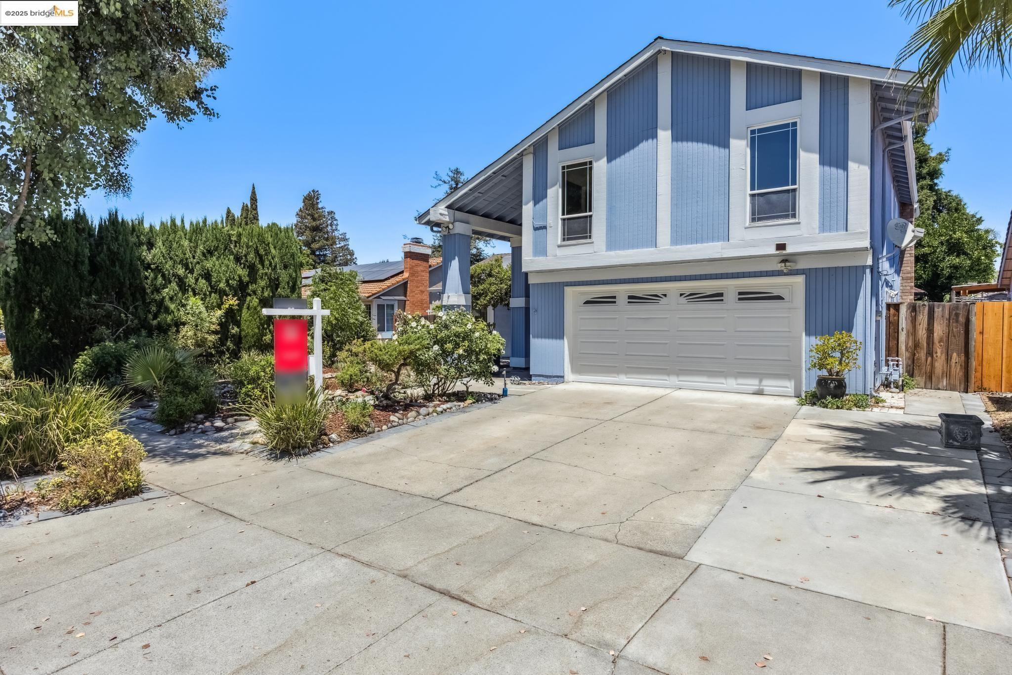Detail Gallery Image 3 of 60 For 4943 Rice Dr, San Jose,  CA 95111 - 4 Beds | 2/1 Baths