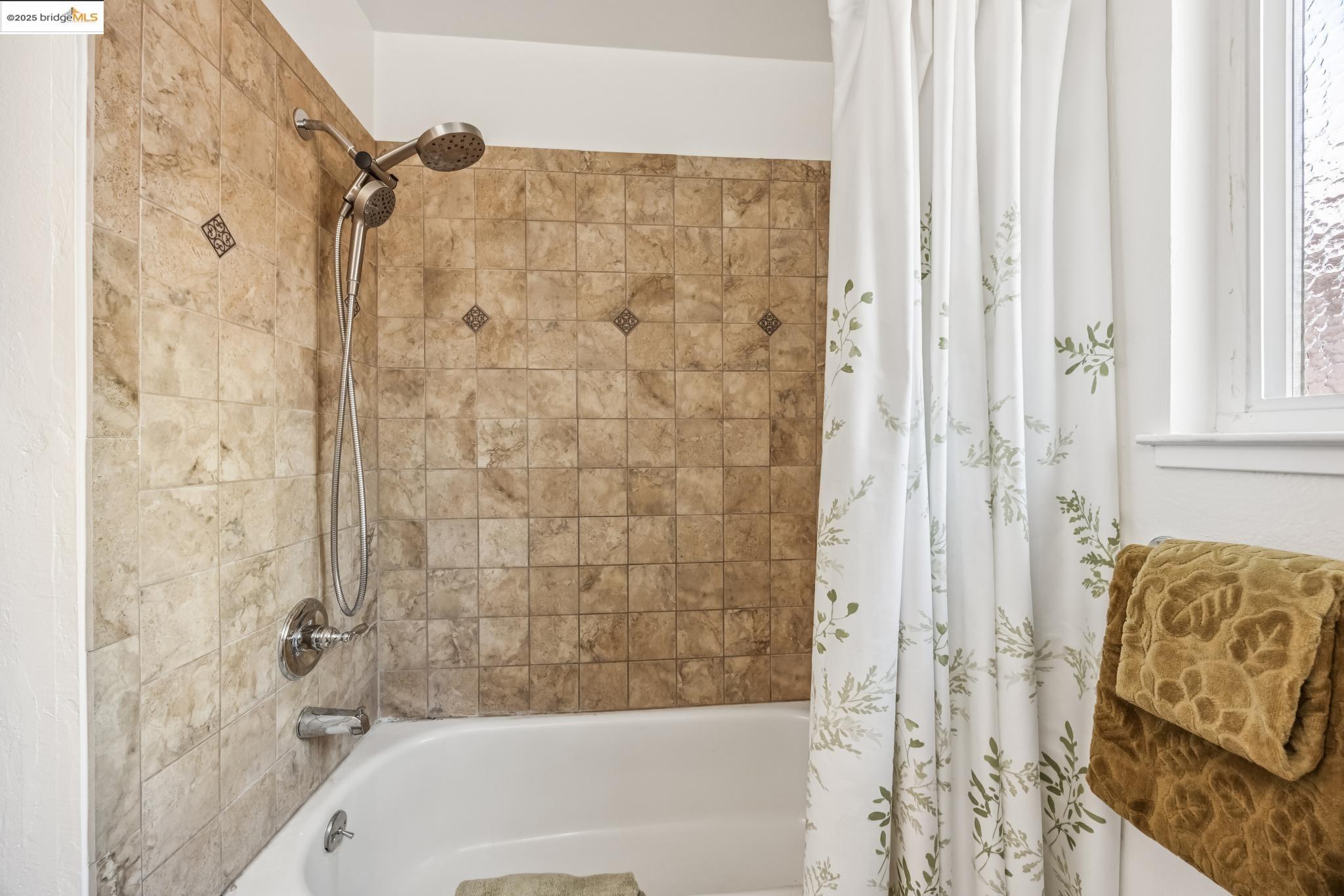 Detail Gallery Image 30 of 60 For 4943 Rice Dr, San Jose,  CA 95111 - 4 Beds | 2/1 Baths