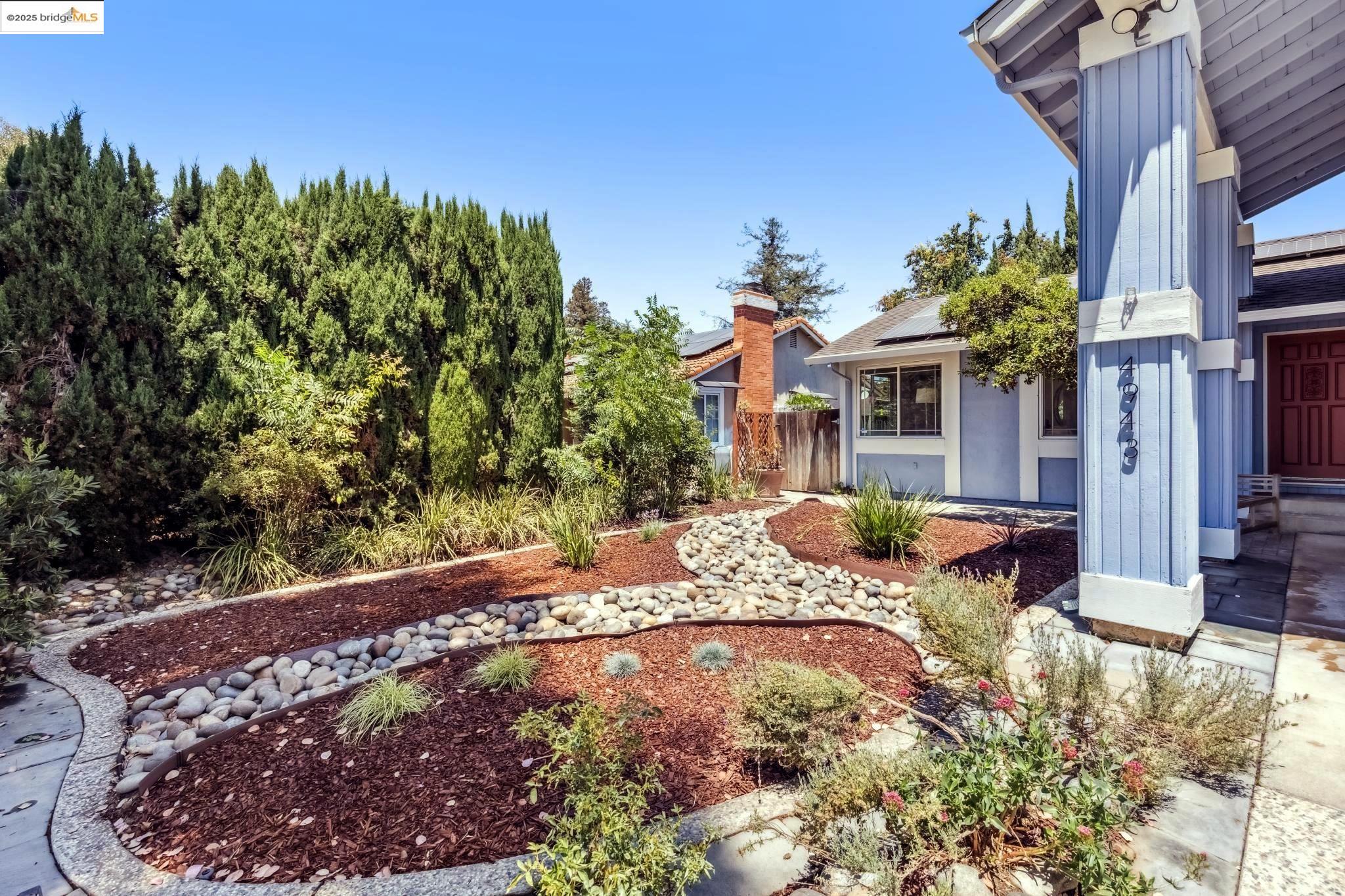 Detail Gallery Image 4 of 60 For 4943 Rice Dr, San Jose,  CA 95111 - 4 Beds | 2/1 Baths