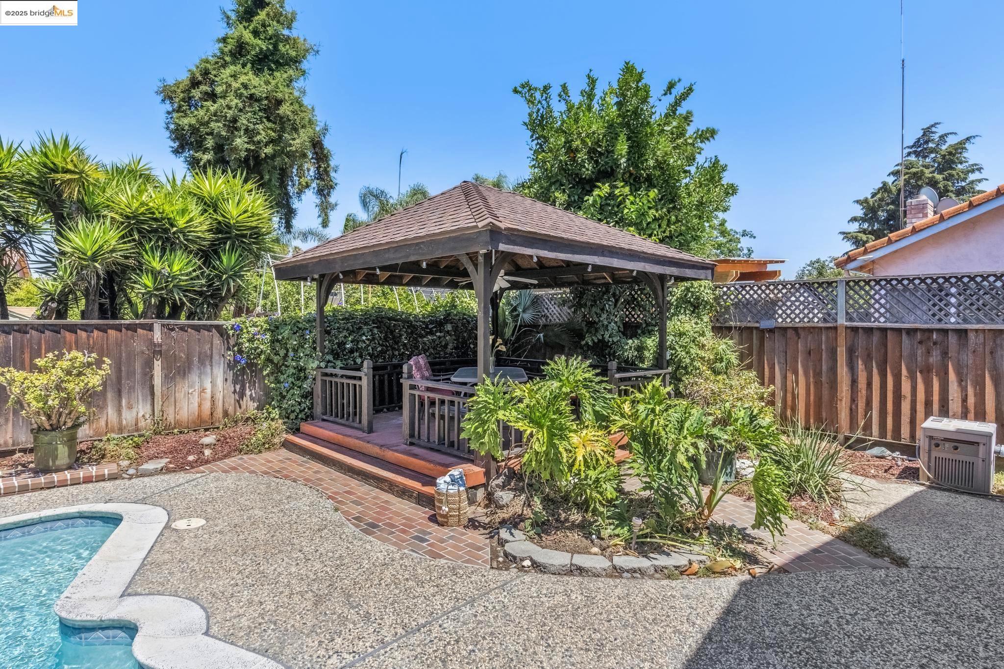 Detail Gallery Image 49 of 60 For 4943 Rice Dr, San Jose,  CA 95111 - 4 Beds | 2/1 Baths