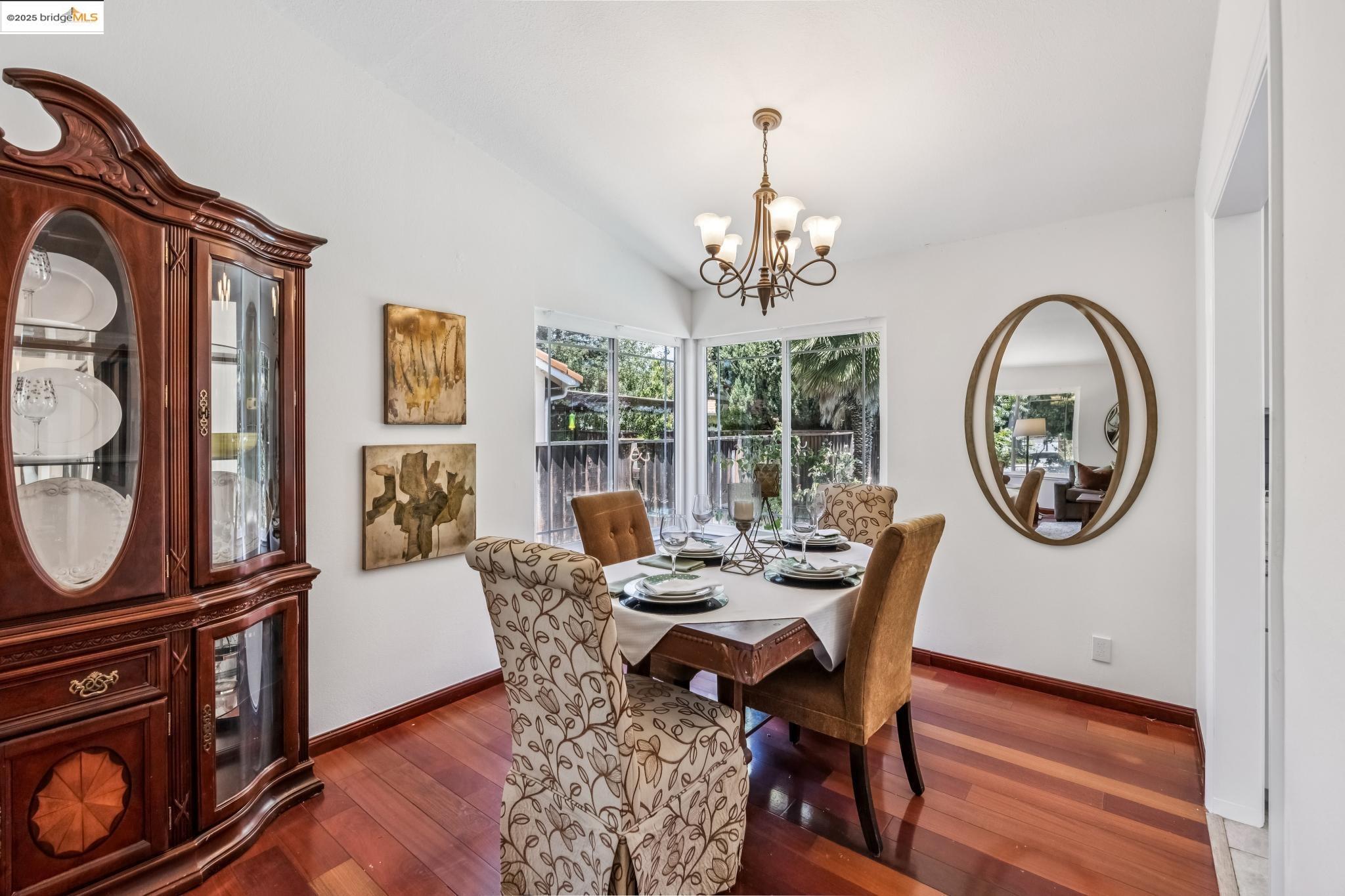Detail Gallery Image 8 of 60 For 4943 Rice Dr, San Jose,  CA 95111 - 4 Beds | 2/1 Baths
