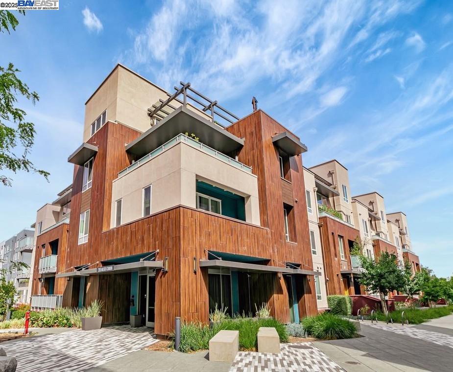 Detail Gallery Image 1 of 49 For 2359 Halogen Cmn #209,  Fremont,  CA 94539 - 3 Beds | 3 Baths