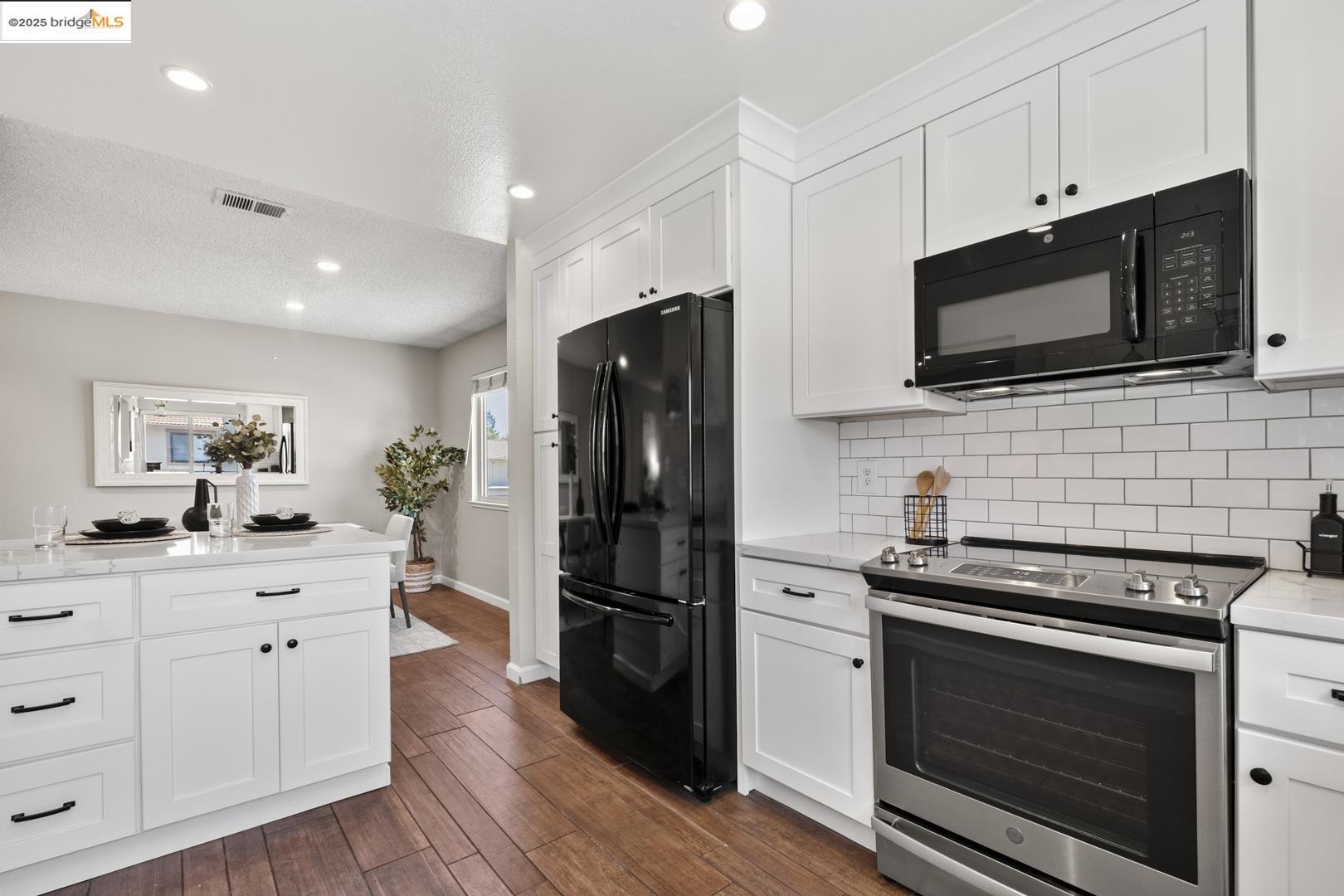 Detail Gallery Image 13 of 35 For 5419 Colony Green Dr, San Jose,  CA 95123 - 2 Beds | 1 Baths