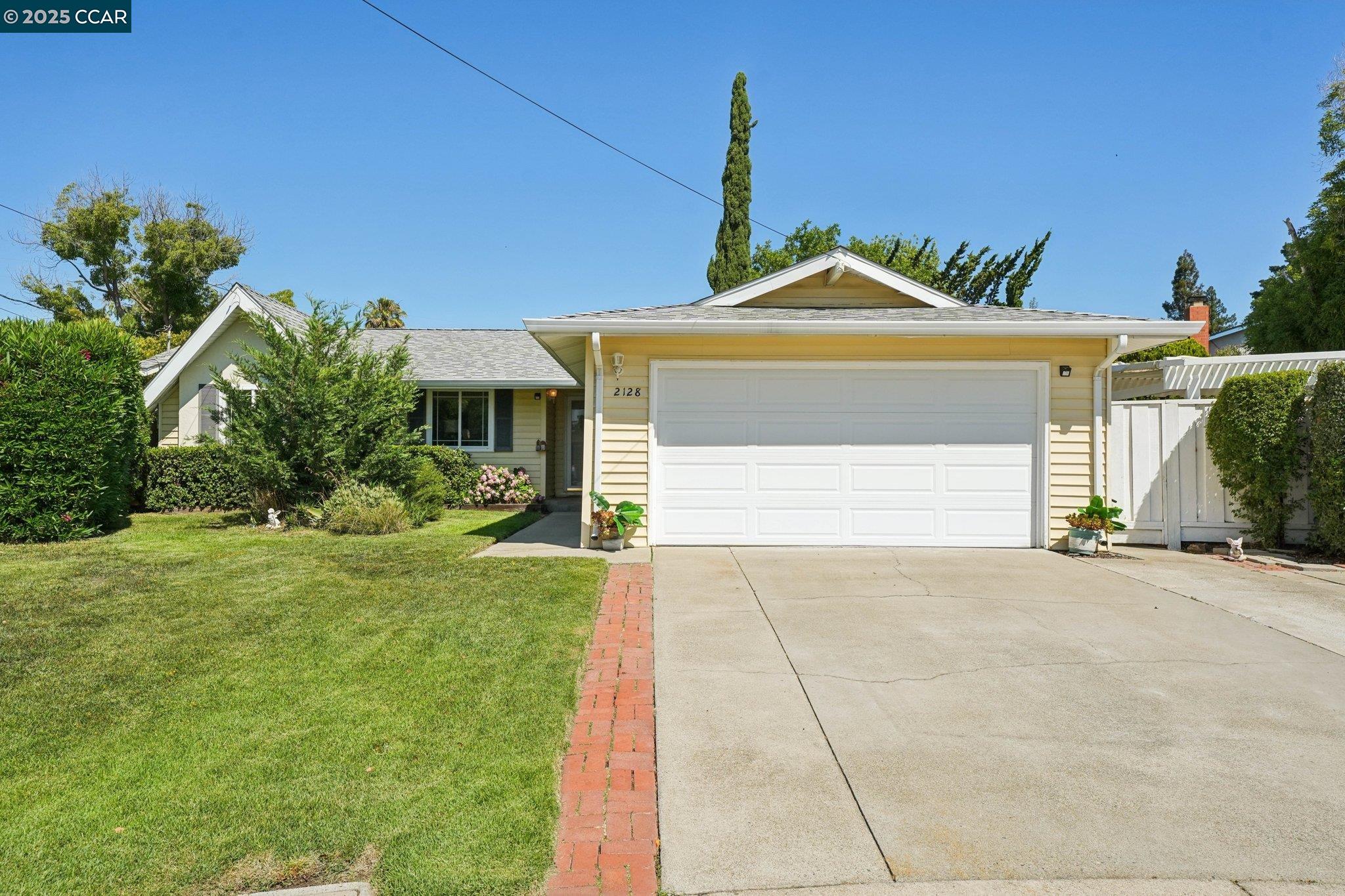 Detail Gallery Image 1 of 1 For 2128 Trinity Ct, Martinez,  CA 94553 - 3 Beds | 2 Baths