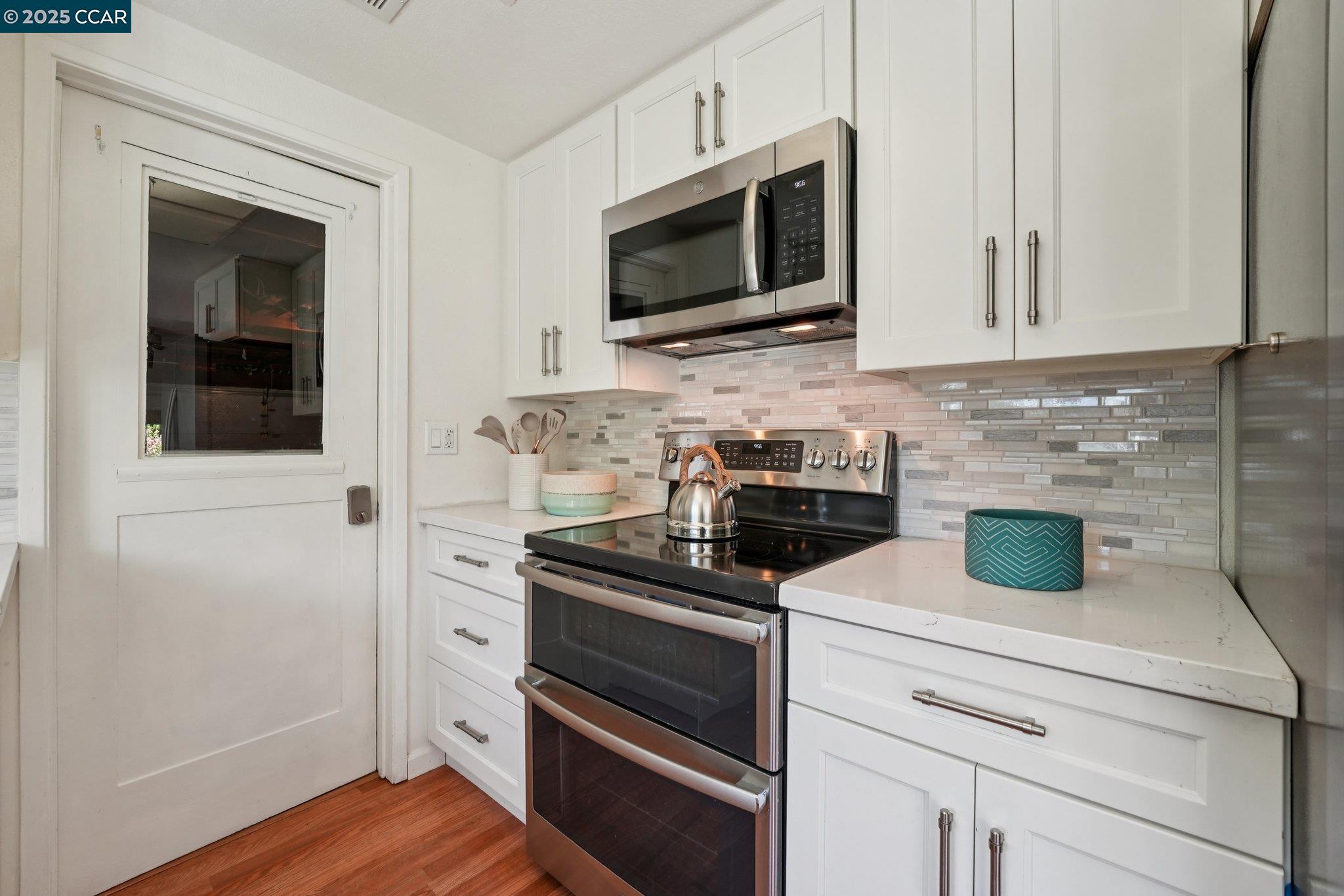 Detail Gallery Image 21 of 55 For 2128 Trinity Ct, Martinez,  CA 94553 - 3 Beds | 2 Baths