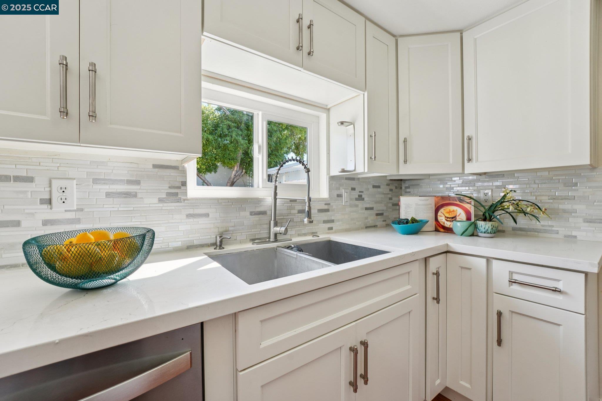 Detail Gallery Image 25 of 55 For 2128 Trinity Ct, Martinez,  CA 94553 - 3 Beds | 2 Baths