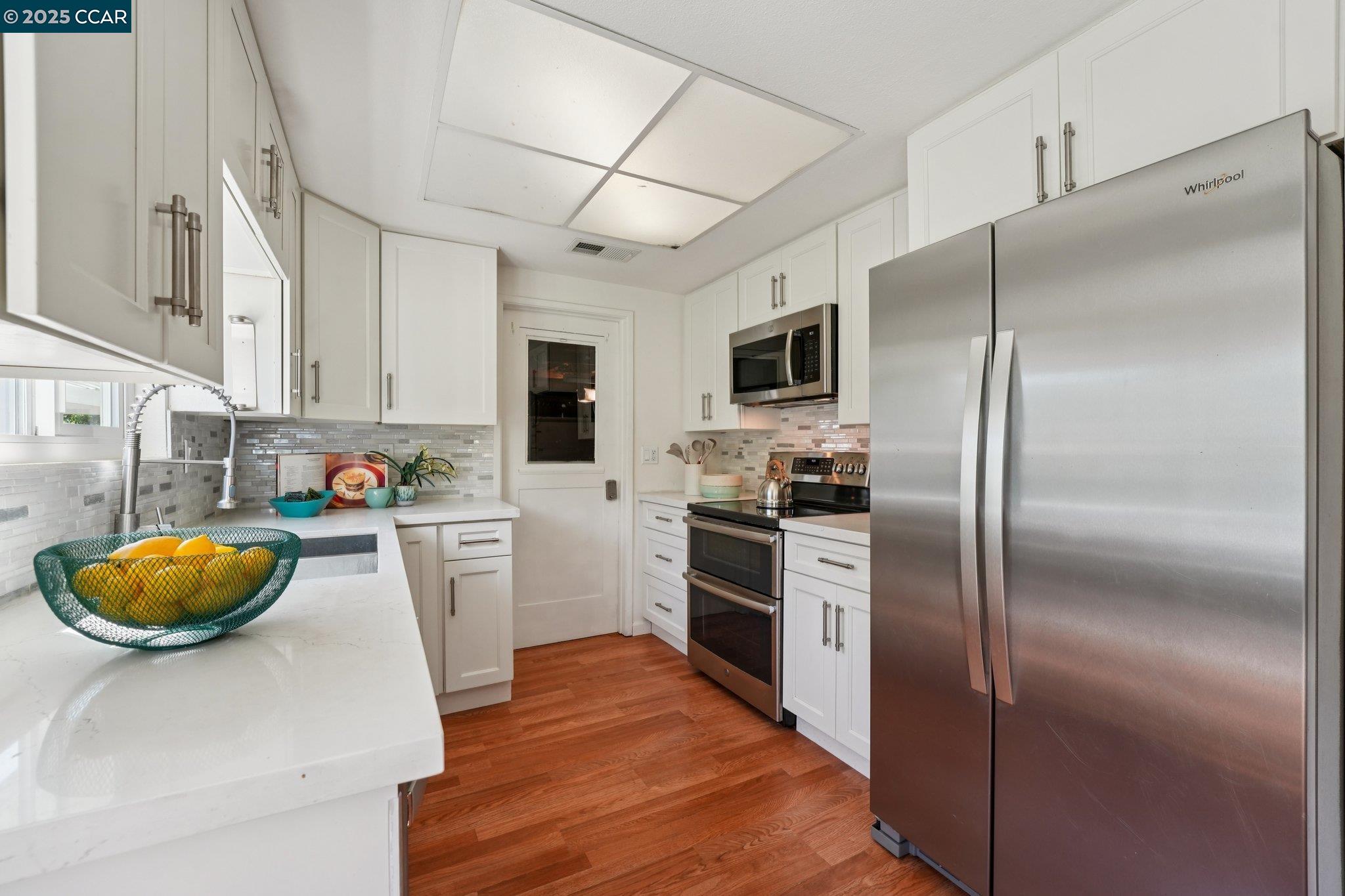 Detail Gallery Image 27 of 55 For 2128 Trinity Ct, Martinez,  CA 94553 - 3 Beds | 2 Baths